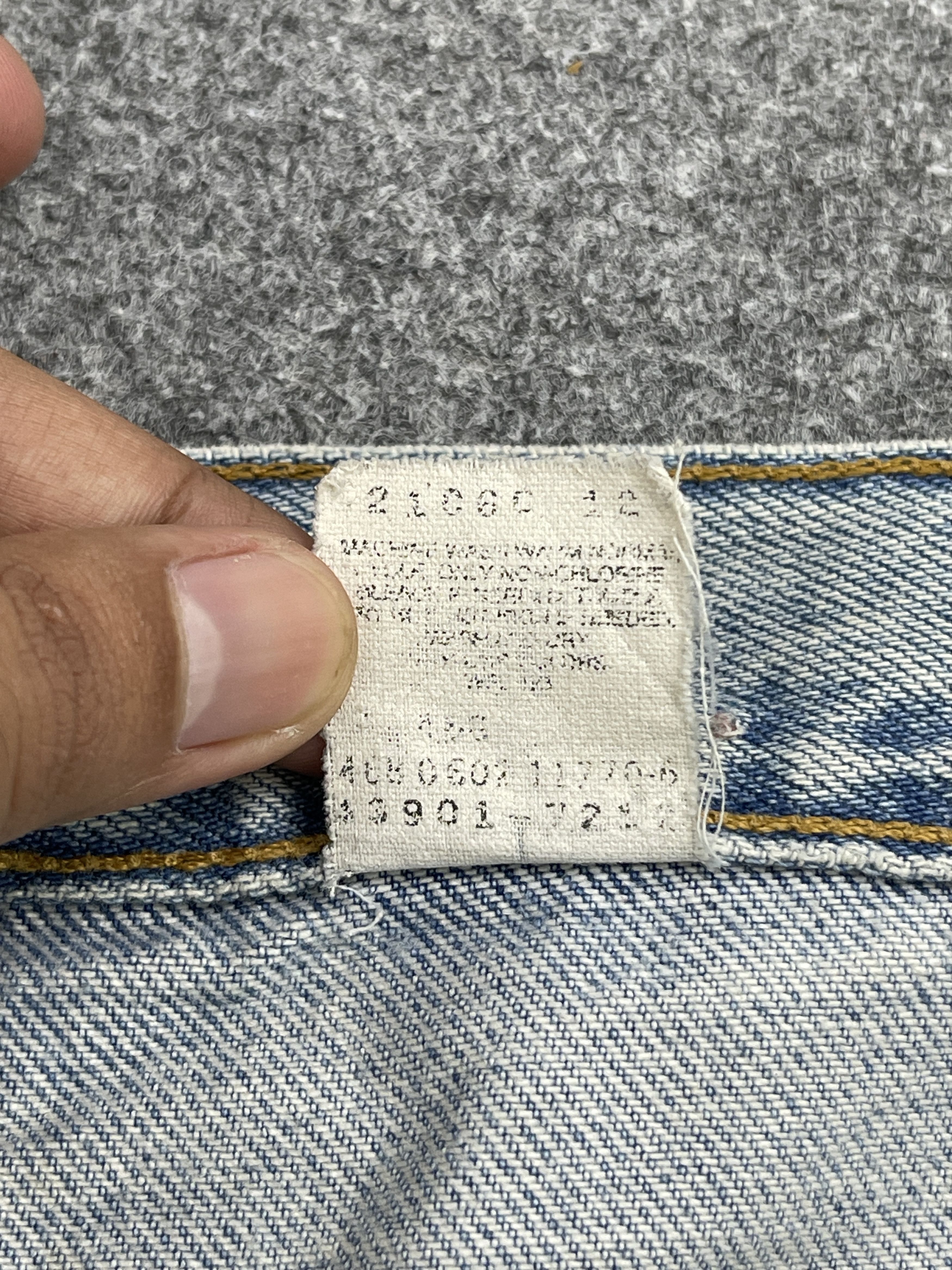 Levi's 90s Vintage Levis Relaxed Light Washed Dirty Jeans DP2581 Size US 36 / EU 52 - 8 Thumbnail