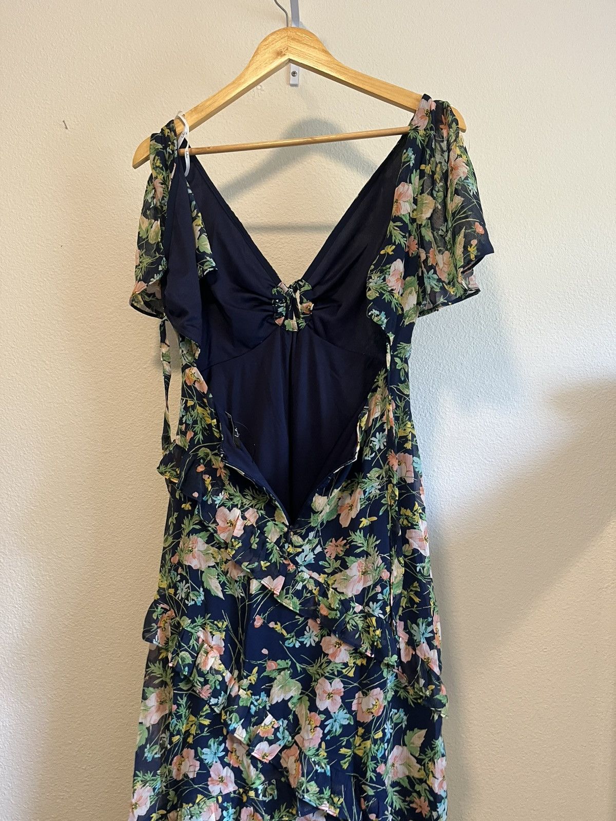 Lulus Lulu’s midi floral dress size small Size S / US 4 / IT 40 - 4 Thumbnail