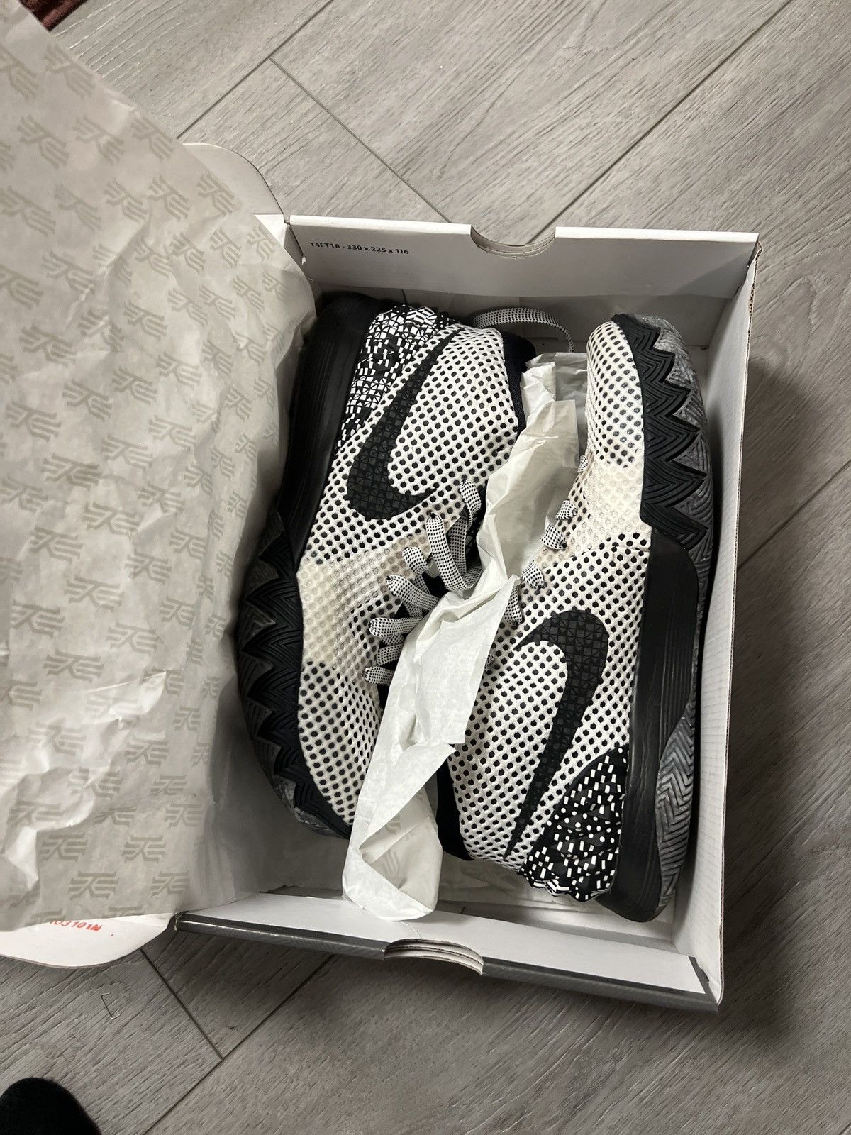 Nike Kyrie 1 Black History Month Size US 9.5 / EU 42-43 - 7 Thumbnail