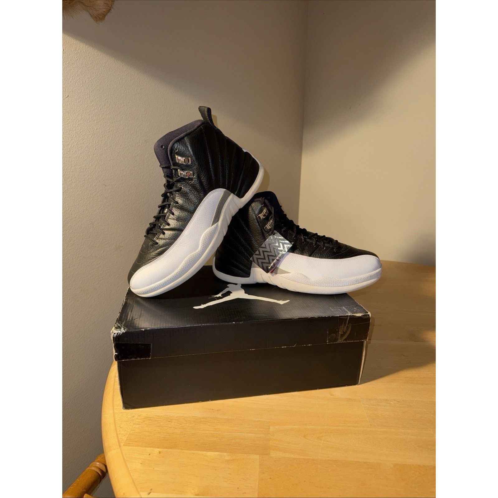 Jordan Brand Size 8.5 - Jordan 12 Retro Playoff OG BOX LIGHTLY USED Size US 8.5 / EU 41-42 - 2 Thumbnail