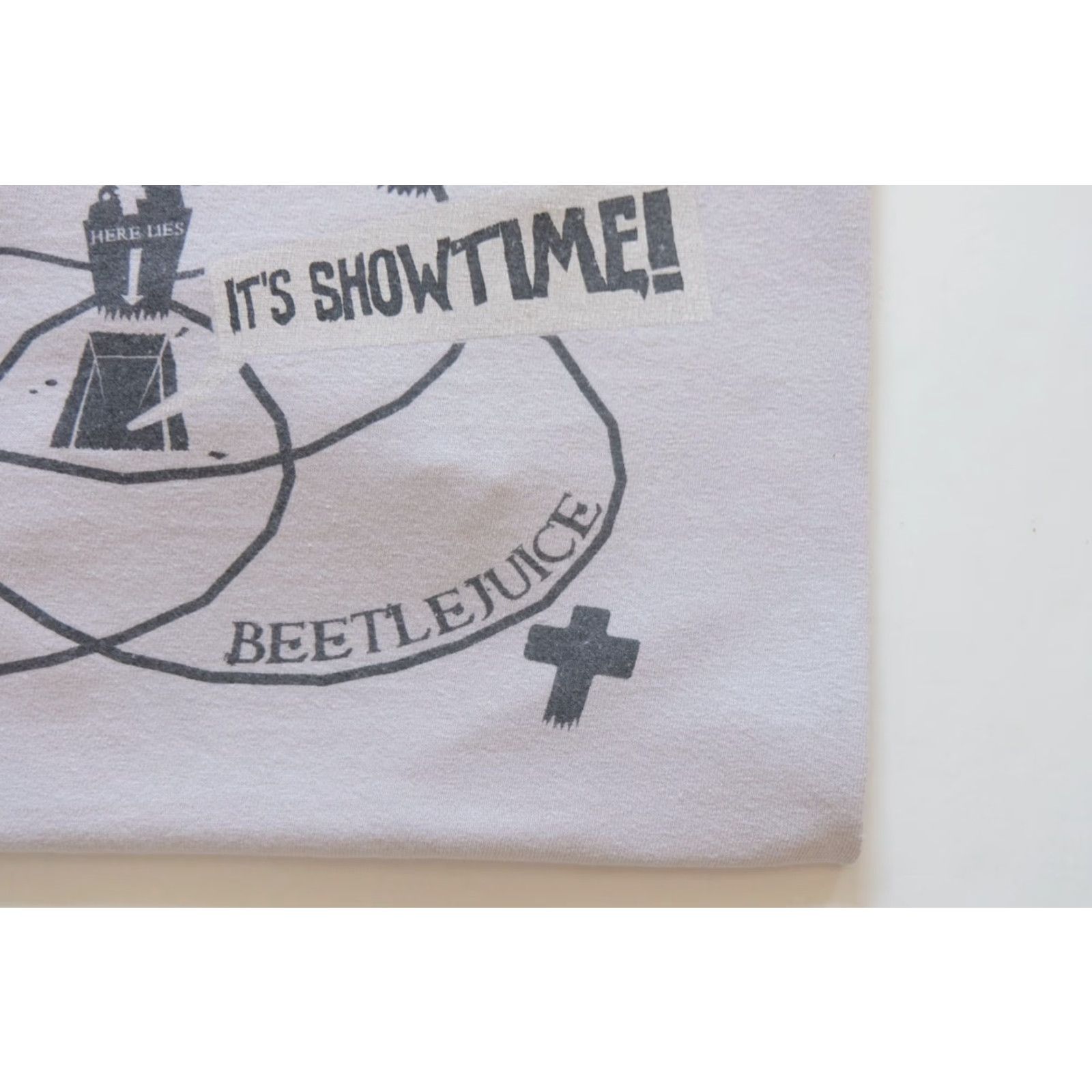 Etro VINTAGE THINK GEEK BEETLEJUICE VGT 90s Y2K MOVIE PROMO RETRO ITS SHOWTIME GRAPHIC T SHIRT SZ L Men Size US L / EU 52-54 / 3 - 4 Thumbnail