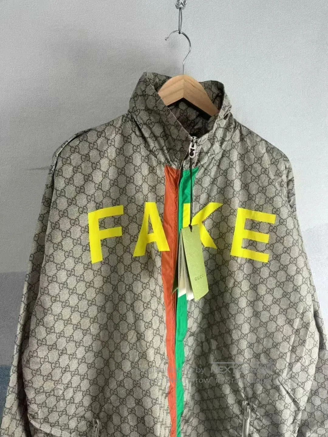 Gucci gucci red green striped rain jacket size 48. Size US L / EU 52-54 / 3 - 2 Thumbnail