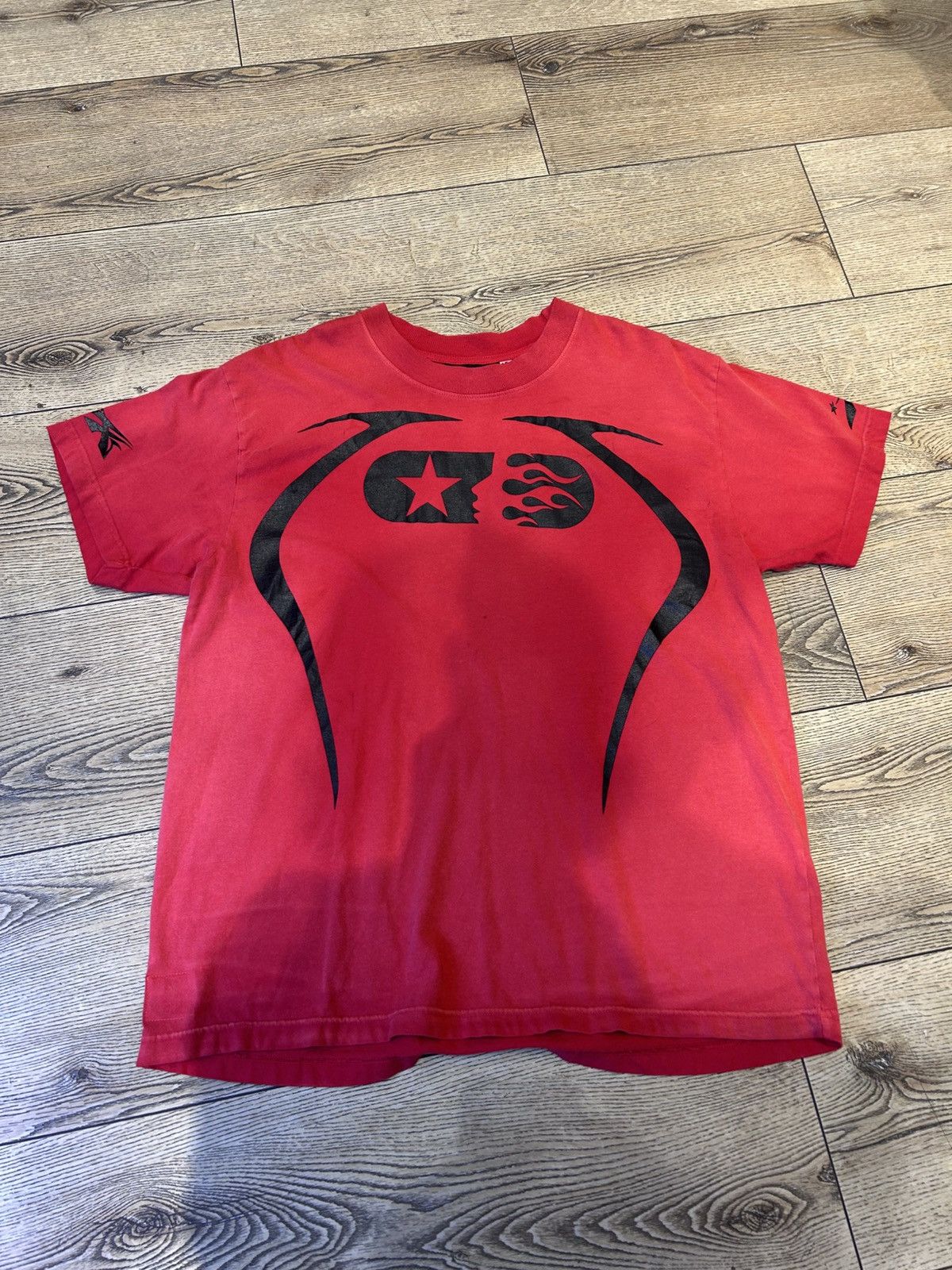 Hellstar Warm Up Tee Red