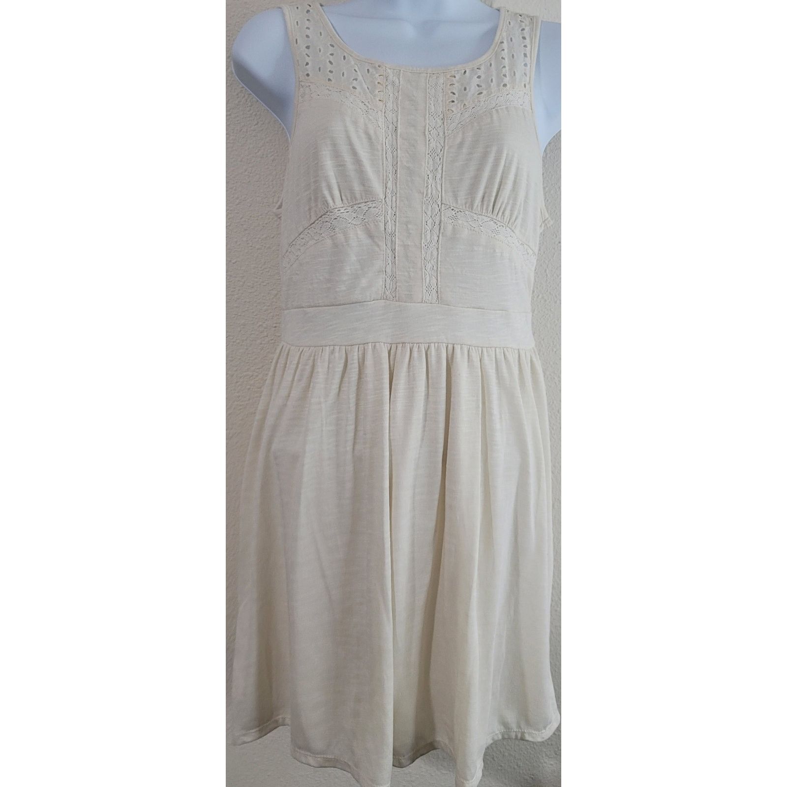 Mossimo Mossimo Cream Eyelet Bodice Slub Knit Mini Dress Medium Size M / US 6-8 / IT 42-44 - 1 Thumbnail