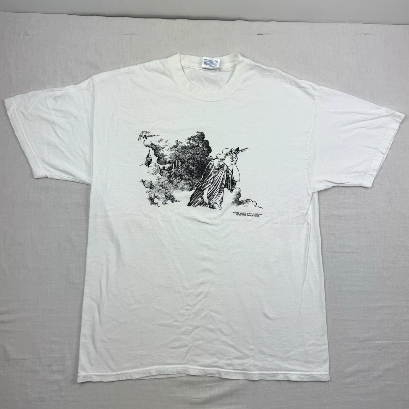 Hanes VINTAGE 9/11 Memorial T Shirt Men Large White Cartoon Statue of Liberty Patriotic USA 90s Size US L / EU 52-54 / 3 - 2 Thumbnail