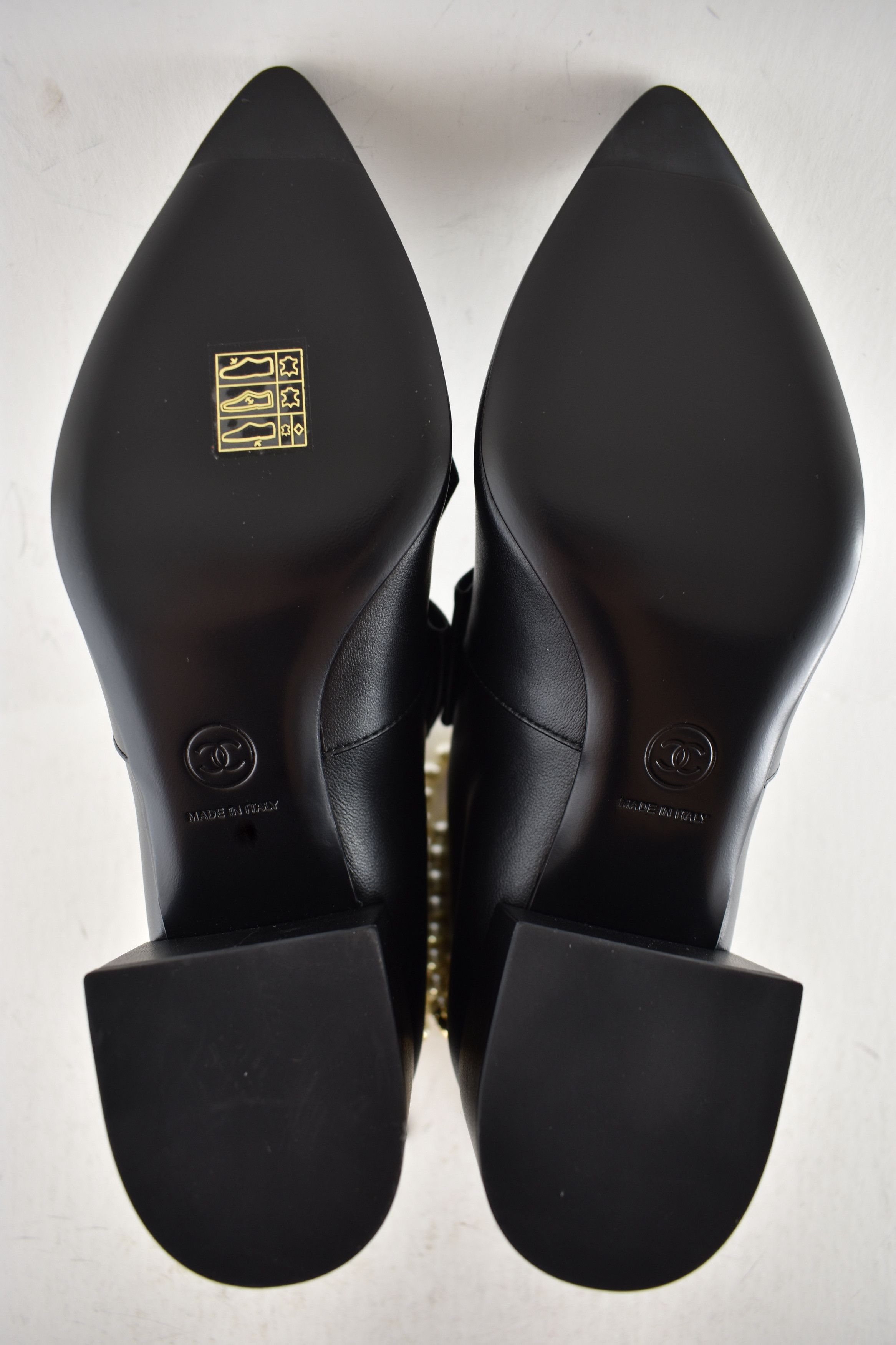 Chanel Chanel 24A Pearl CC Bow Pointed Short Ankle Heel Boots 38 Size US 8 / IT 38 - 24 Thumbnail