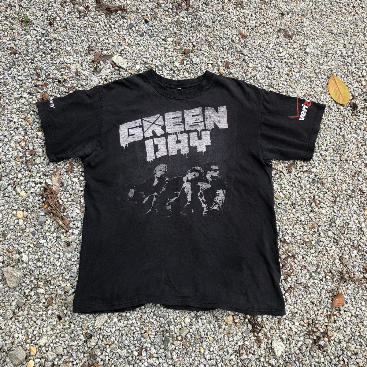 Band Tees Vintage 2009 Thrashed Faded Green Day X Blackberry Shirt Size US L / EU 52-54 / 3 - 1 Thumbnail
