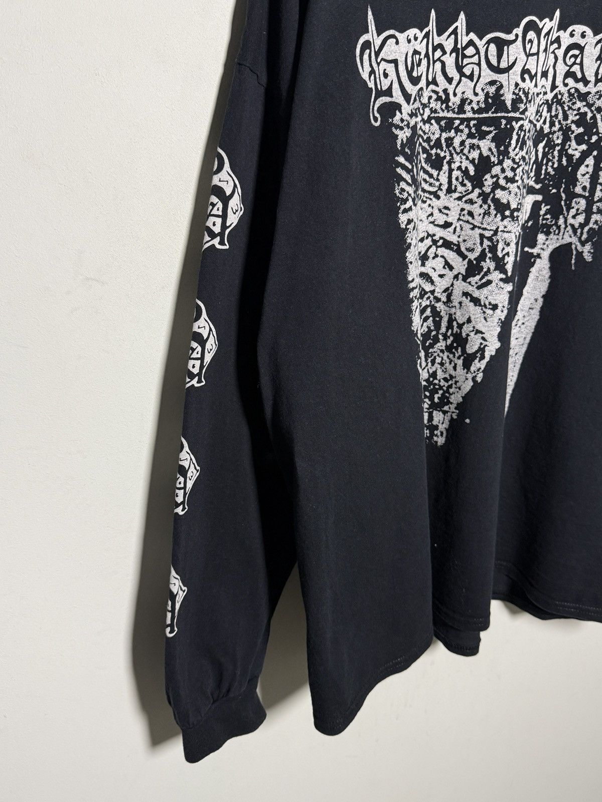 Band Tees Këkht Aräkh “Night & Love” long sleeve in black. Size US XXL / EU 58 / 5 - 5 Thumbnail
