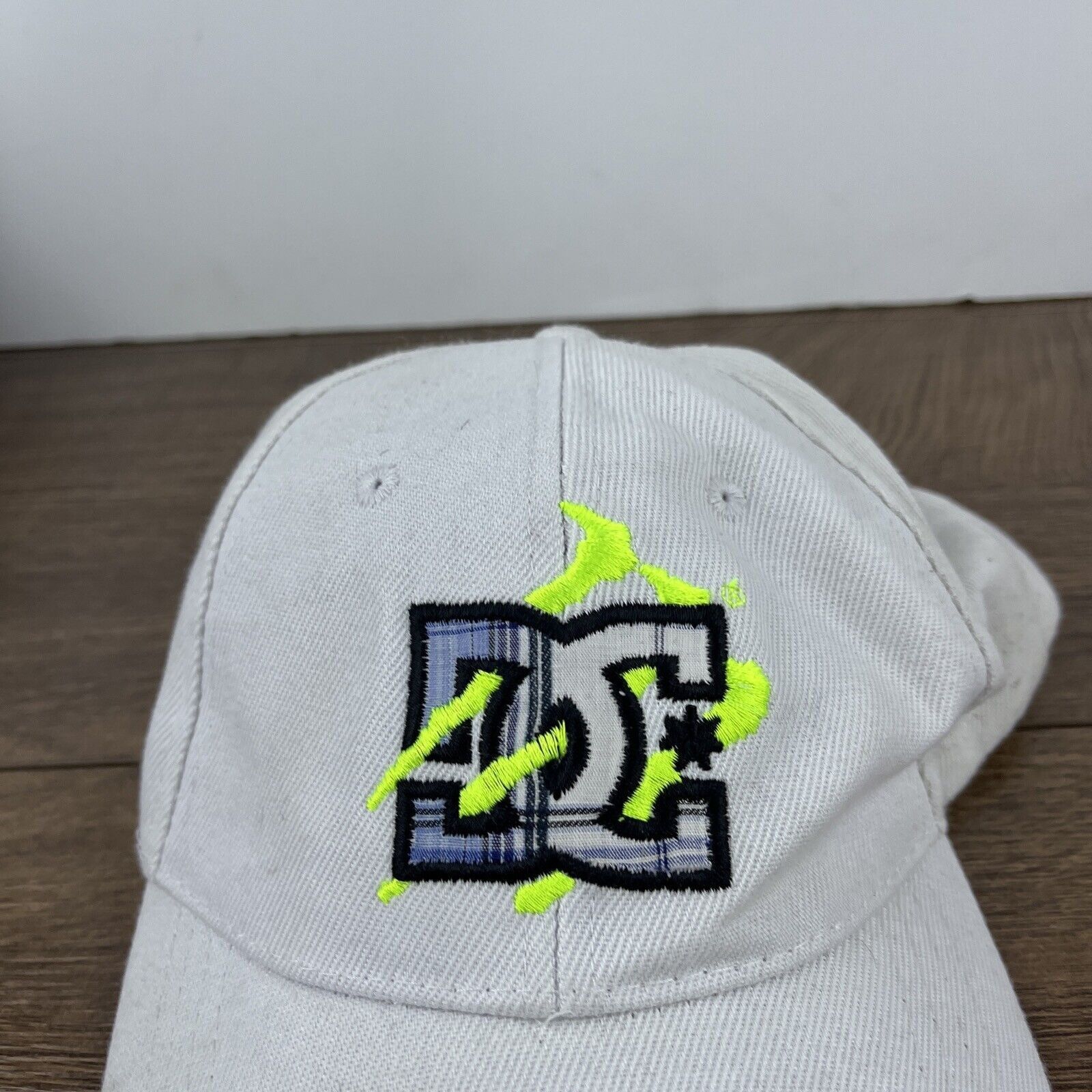 DC Comics DC Hat DC Comics White Hat Adjustable Adult Size Hat White C Size ONE SIZE - 6 Thumbnail