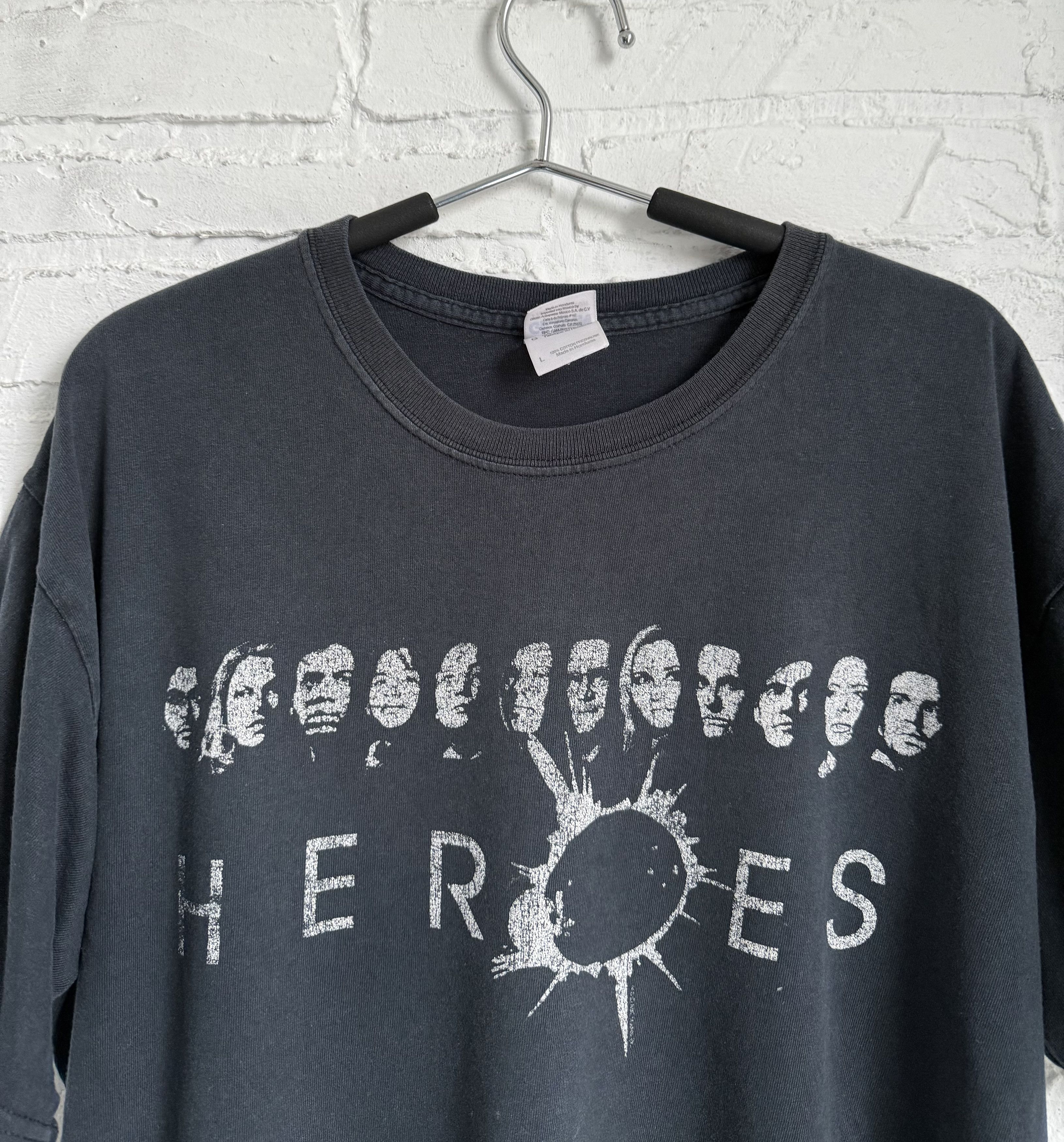 Vintage Vintage 2006 Heroes Tv series t-shirt size Size US L / EU 52-54 / 3 - 4 Thumbnail