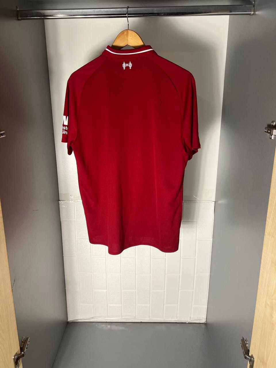 New Balance VINTAGE NEW BALANCE FC LIVERPOOL ENGLAND SOCCER JERSEY RETRO Size US L / EU 52-54 / 3 - 9 Thumbnail