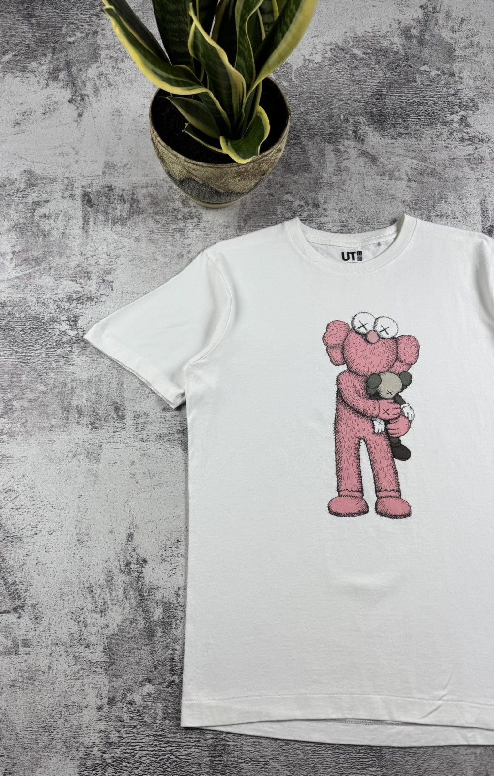Kaws × Uniqlo KAWS X UNIQLO Pink BFF Tee Designer Cotton Jersey T Shirt Size US S / EU 44-46 / 1 - 2 Thumbnail