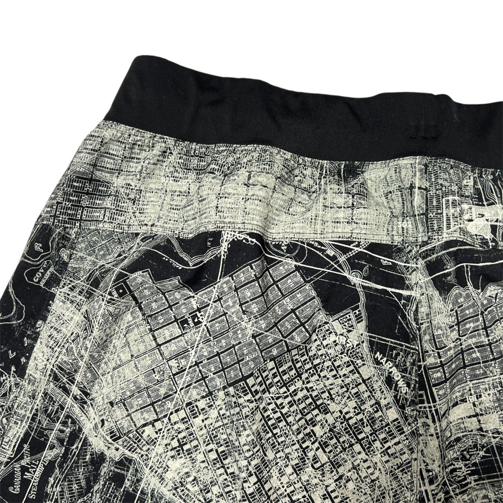 Lululemon Lululemon T.H.E. Short 9" SeaWheeze Black White Liner L Size US 31 - 11 Thumbnail