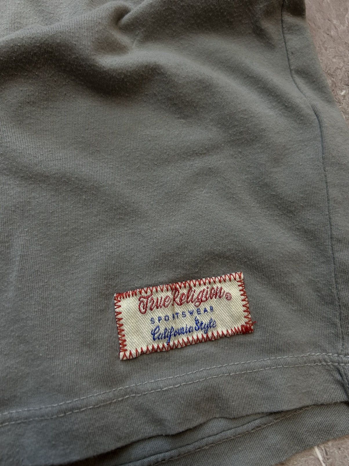 True Religion × Vintage Vintage True Religion T-Shirt small Logo Streetwear Y2k Size US L / EU 52-54 / 3 - 6 Thumbnail