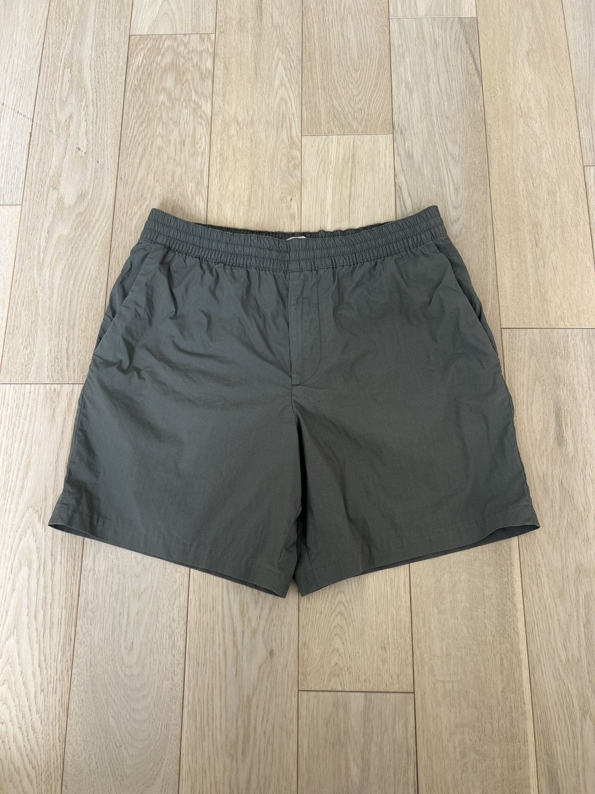 Club Monaco Club Monaco Chino Shorts (Olive, Small) Size US 29 - 1 Thumbnail
