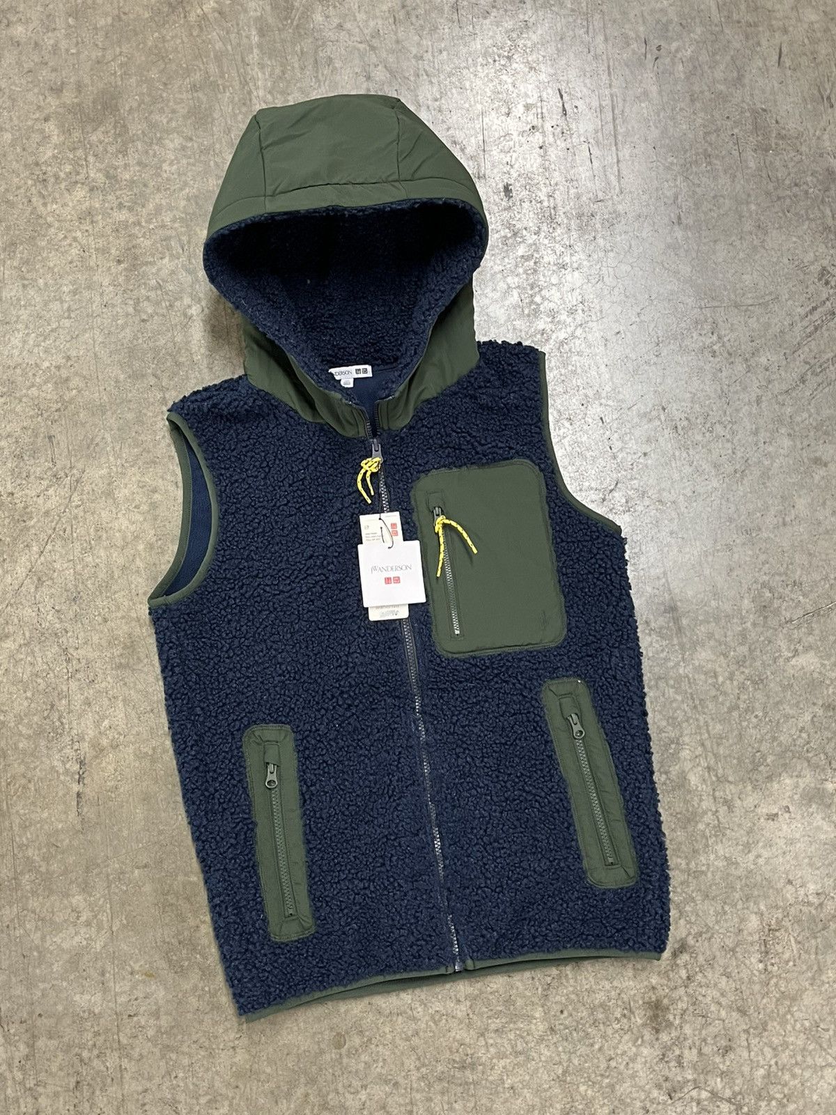 JW Anderson × Uniqlo JW Anderson Uniqlo deep pile hooded vest NWT gorpcore hype Size US XXS / EU 40 - 1 Thumbnail