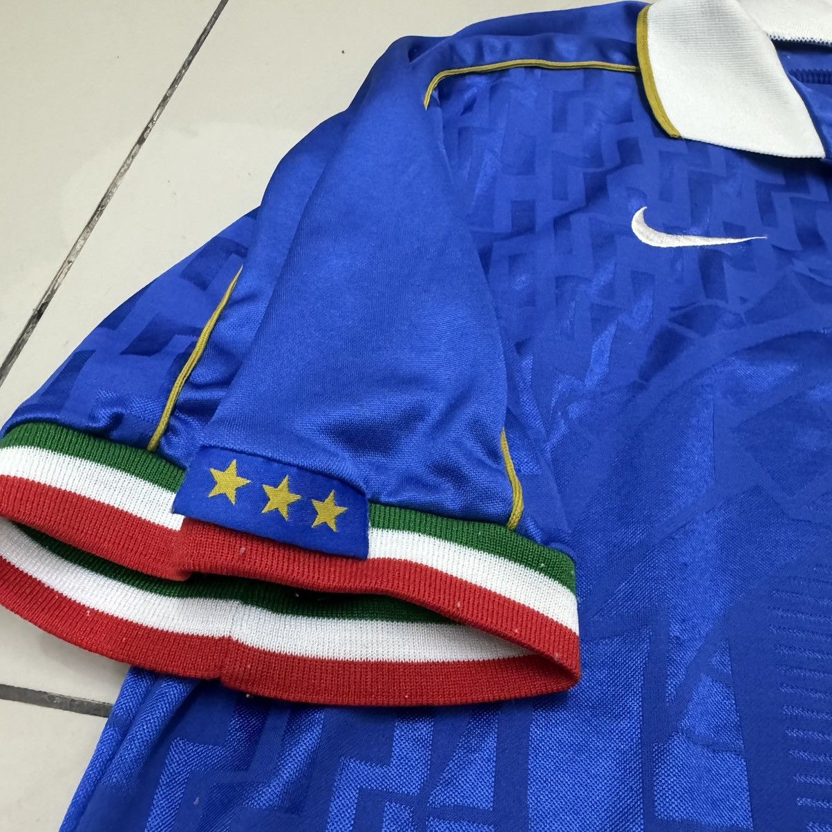 Nike Italy 95/96 vintage home shirt Size US L / EU 52-54 / 3 - 8 Thumbnail