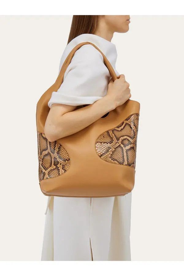 Salvatore Ferragamo o1s1rm0924 Size: OS / Hobo Bag in Brown Size ONE SIZE - 2 Thumbnail