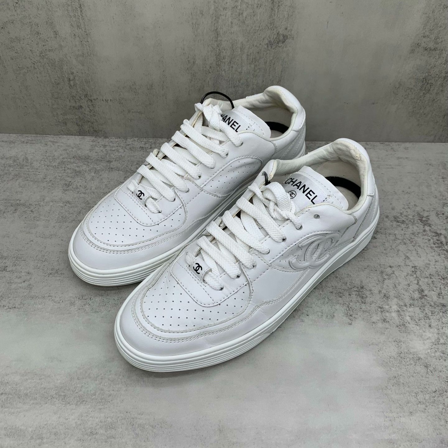 Chanel Chanel Retro White Lowtop Sneakers 37 Women Size US 6.5 / IT 36.5 - 1 Thumbnail