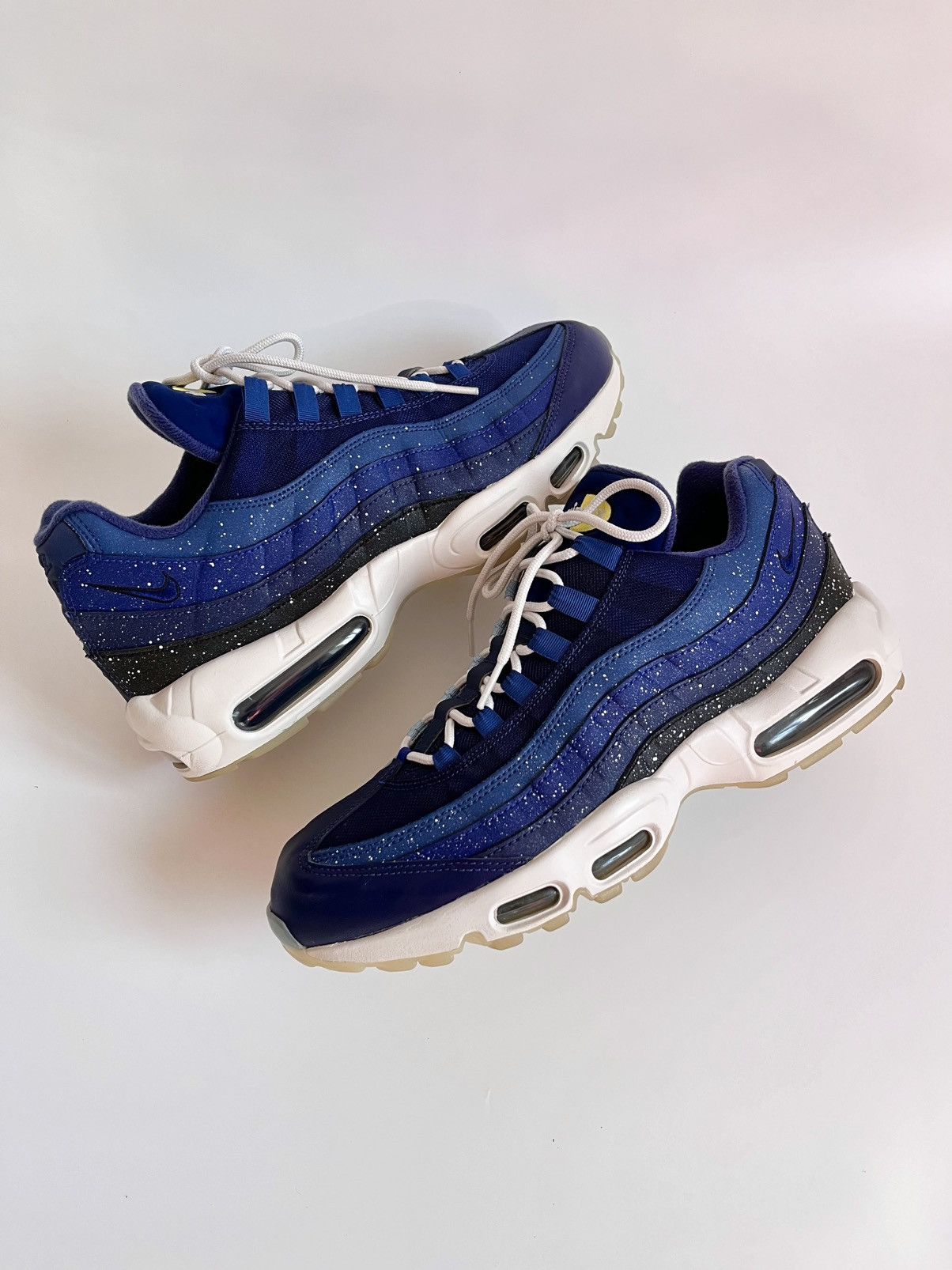Nike Nike Air Max 95 “Day and Night” Size US 11 / EU 44 - 4 Thumbnail