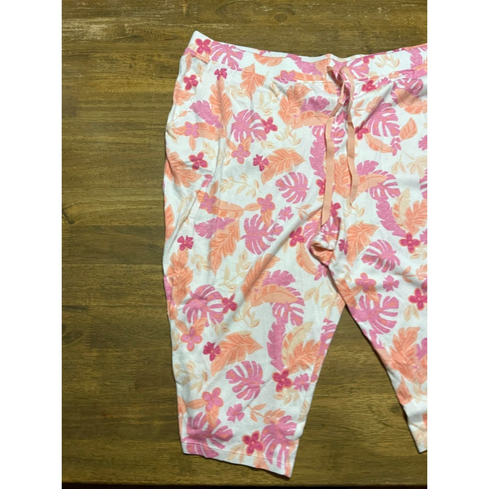 Croft & Barrow Croft & Barrow Shorts Women's Plus 2X Sleep Shorts Floral Multicolor Pink White Orange Size 40" / US 18 - 3 Thumbnail