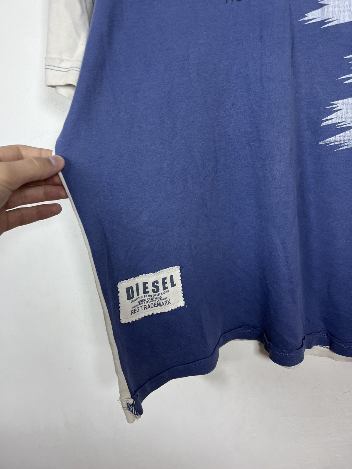 Diesel Diesel Avant-Garde T-Shirt Vintage Streetwear Y2K Size US L / EU 52-54 / 3 - 4 Thumbnail