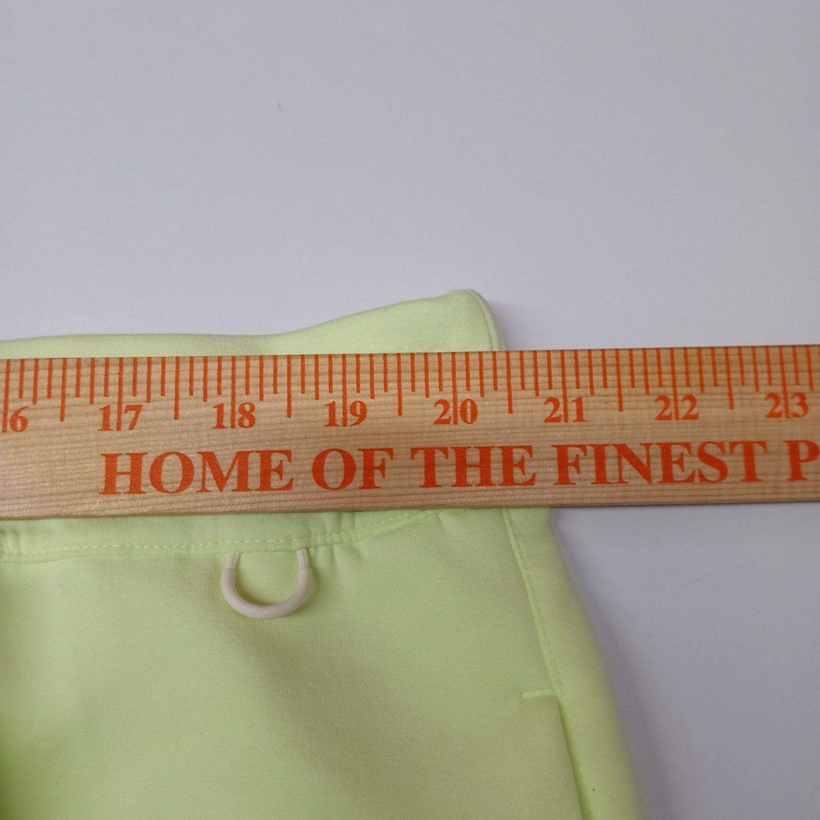 Nike Nike Dri-FIT 24.7 Shorts Women's 2XL Light Yellow Green Size 40" / US 18 - 6 Thumbnail