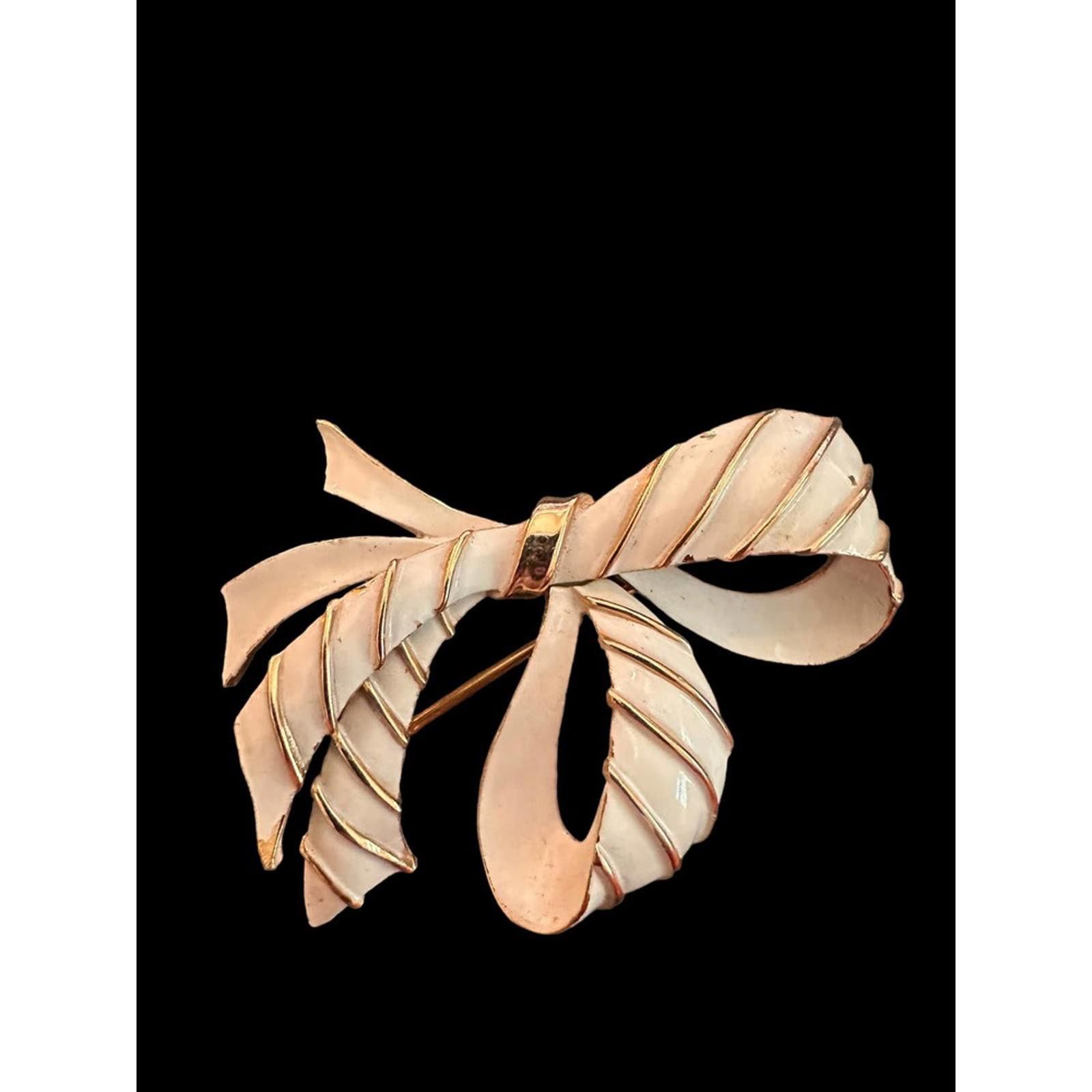 Designer Vintage Trifari White & Gold Tone Striped Bow Brooch Size ONE SIZE - 6 Thumbnail