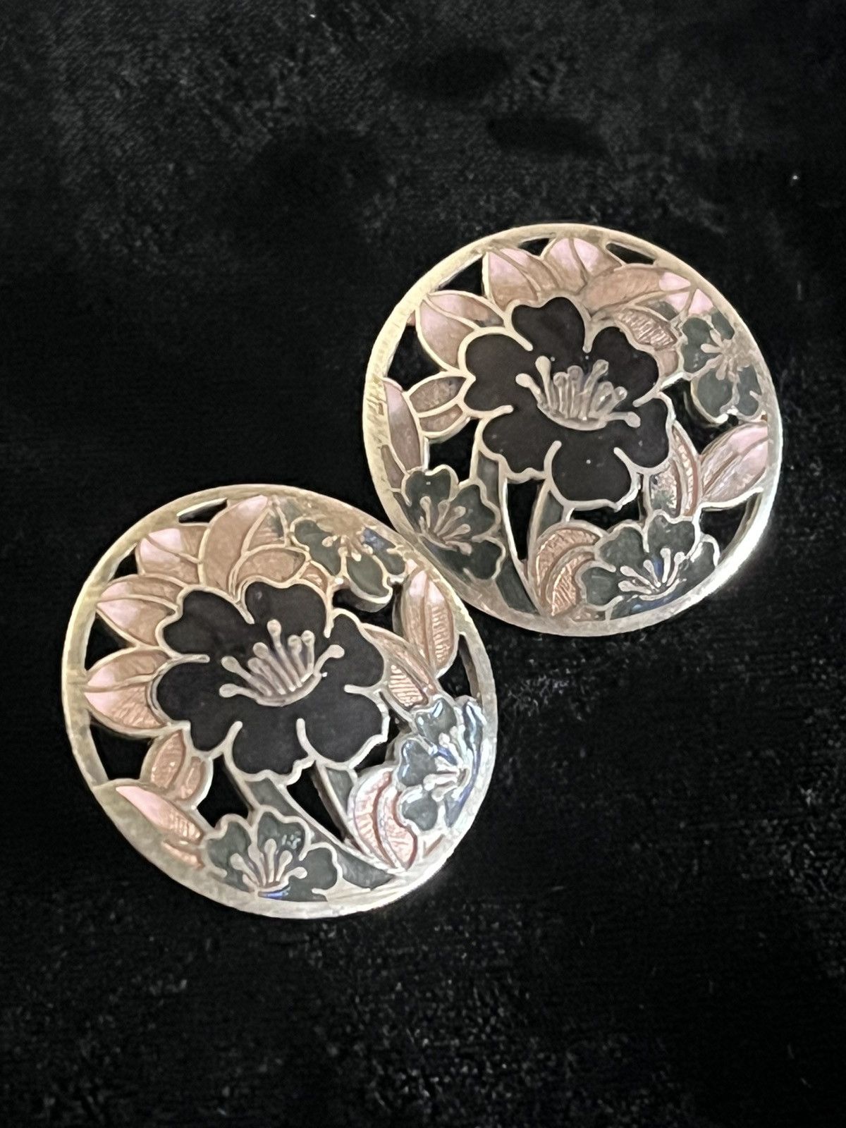 Other Vintage Cloisonné Enamel Openwork Floral Earrings Pink Black Size ONE SIZE - 1 Thumbnail