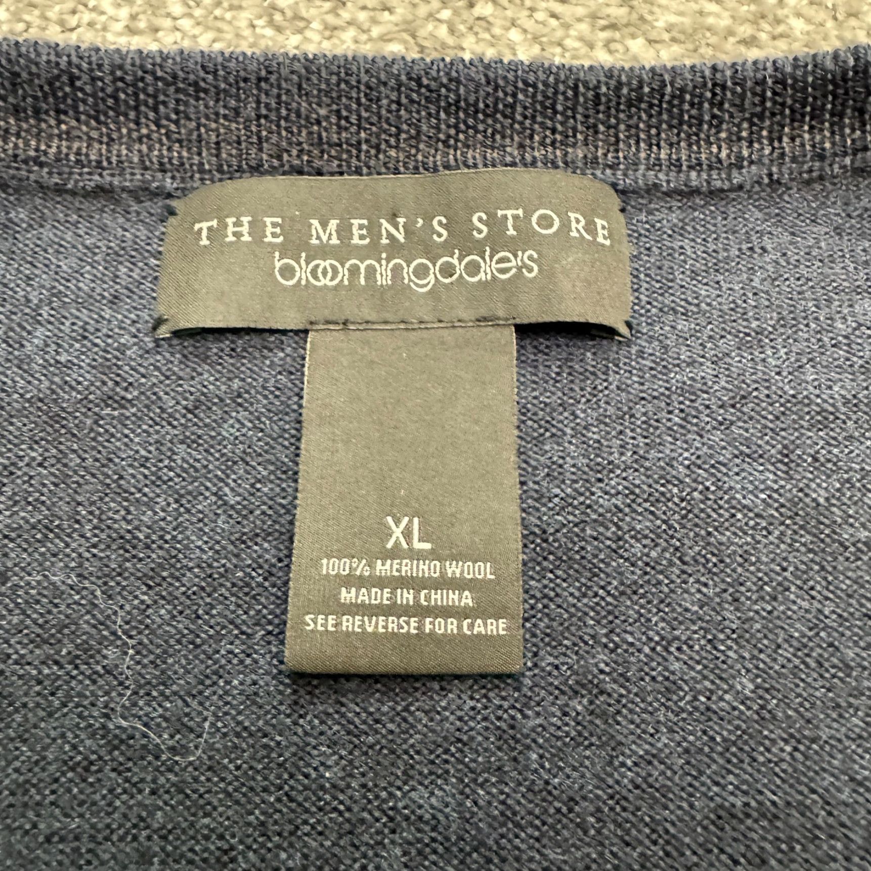 Bloomingdale's Bloomingdale's Merino Wool V-Neck Vest Sweater XL Navy Blue Knit Mens Size US XL / EU 56 / 4 - 4 Thumbnail