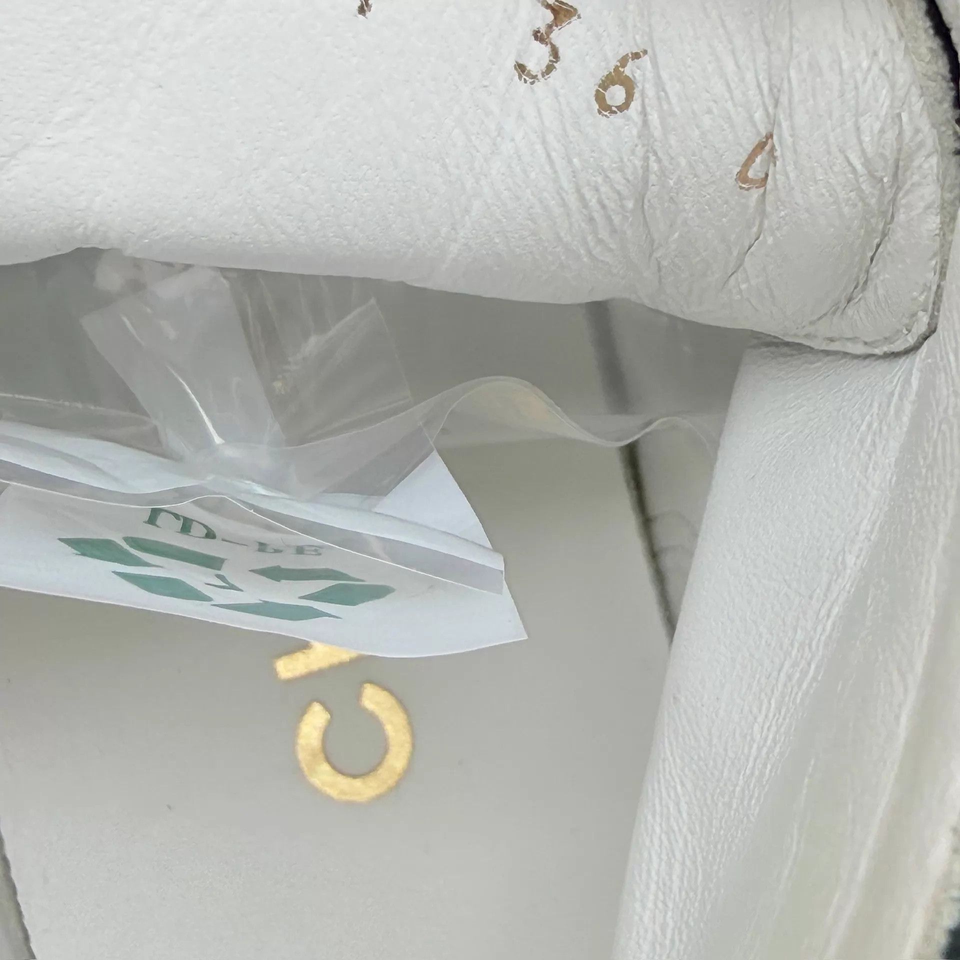 Chanel CHANEL Women's CC Logo White Gold Sneakers EUR36 99New Size US 5.5 / IT 35.5 - 7 Thumbnail