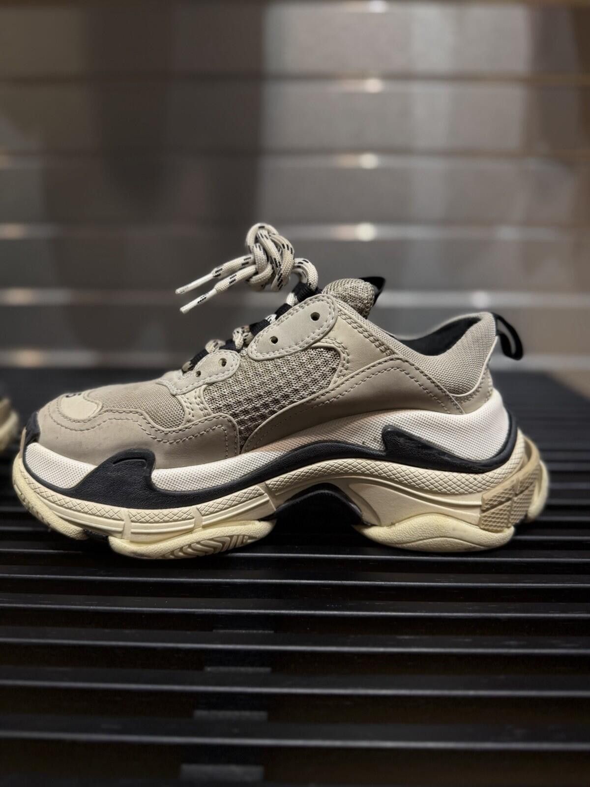 Balenciaga Balenciaga Triple S Chunky Sneakers Size 35EU/5US (W) Size US 5 / IT 35 - 7 Thumbnail