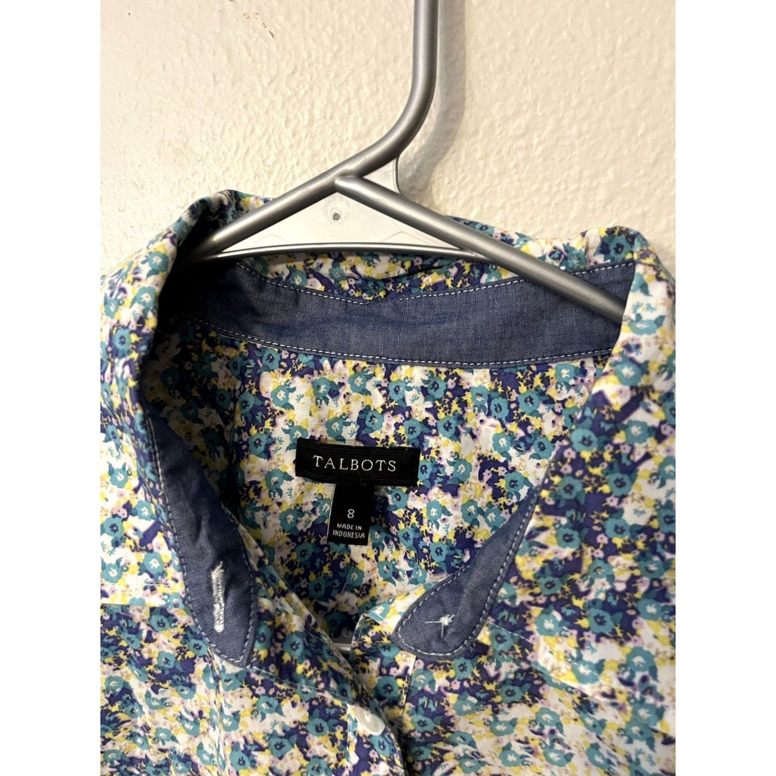 Talbots Talbots Blouse Size 8 Floral Print 1/2 Button Roll Tab Sleeve Cotton Multicolor Womens Long Sleeve Shirt Size M / US 6-8 / IT 42-44 - 2 Thumbnail