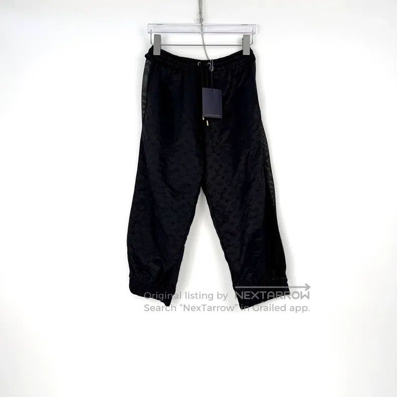 Louis Vuitton Louis Vuitton Black full logo mesh paneled cropped pants Size US 40 / EU 56 - 3 Thumbnail