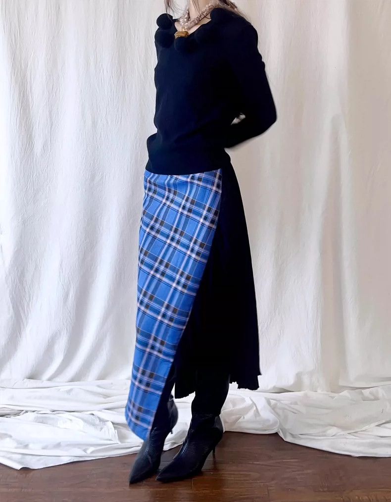 Comme des Garcons Comme Des Garcons V-neck cardigan with big hairball at nec Size XS / US 0-2 / IT 36-38 - 2 Thumbnail