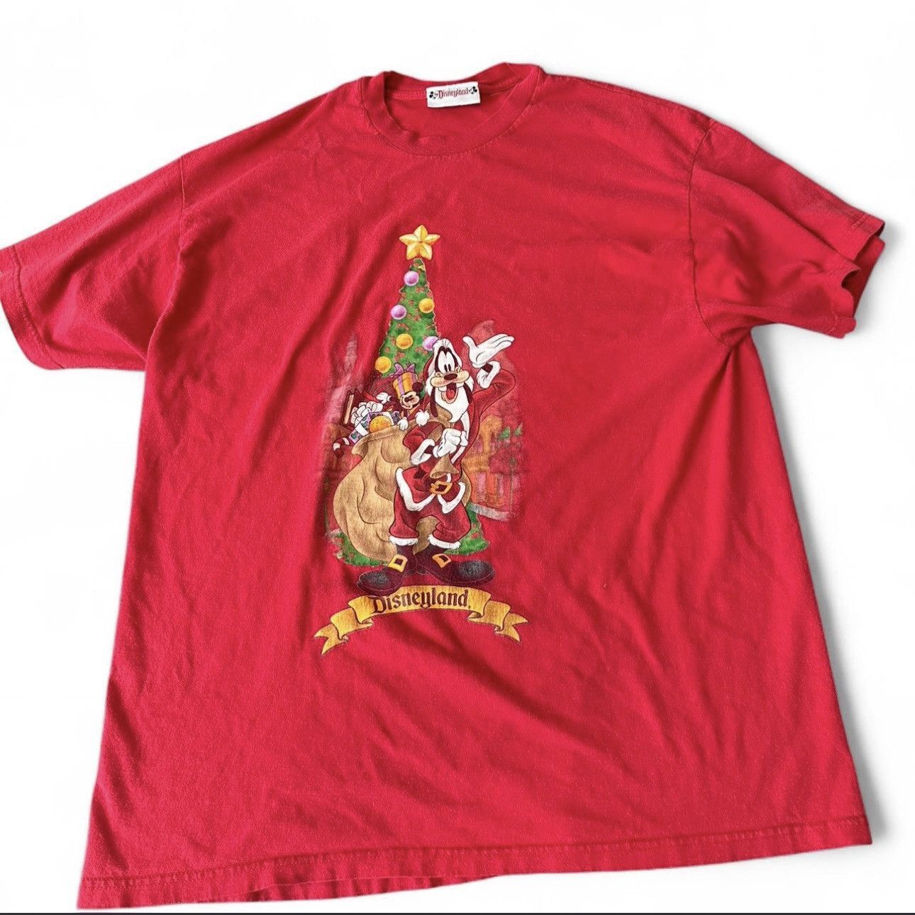 Disney Disneyland red Christmas tee Size US XL / EU 56 / 4 - 1 Thumbnail