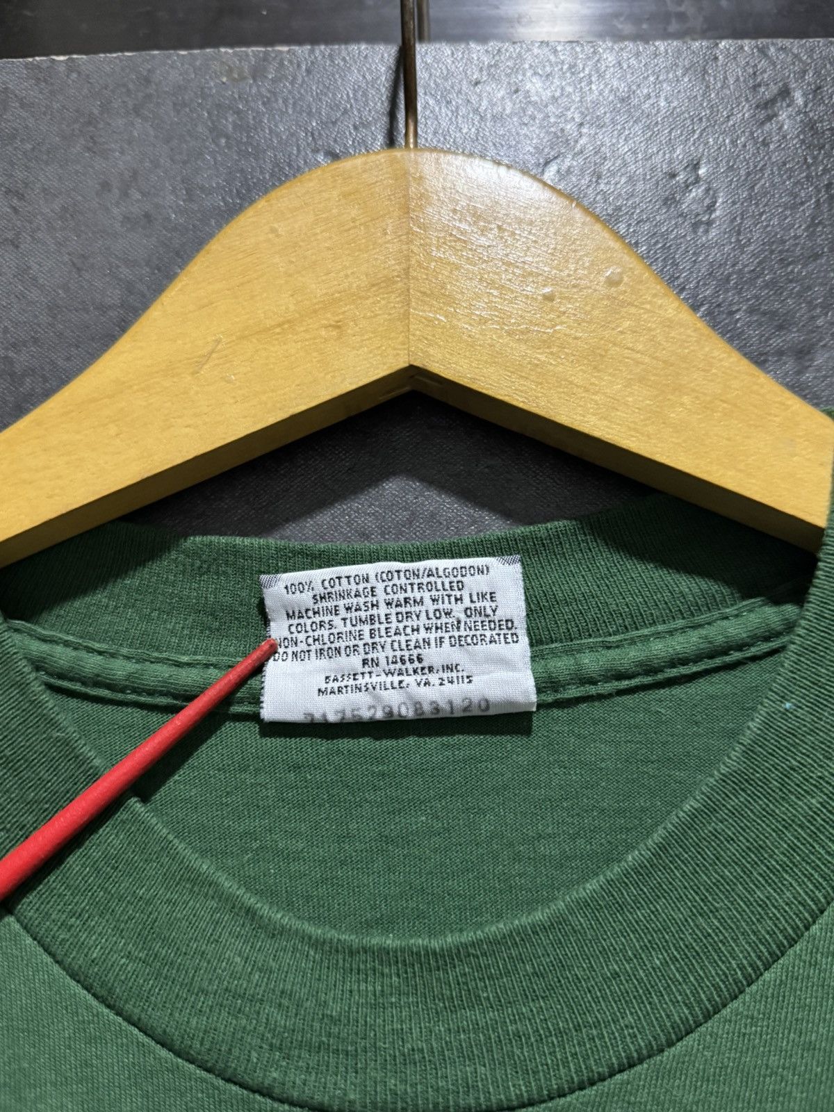 Other Vintage 90s Bitch Skateboard OG logo Tshirt Size US M / EU 48-50 / 2 - 7 Thumbnail