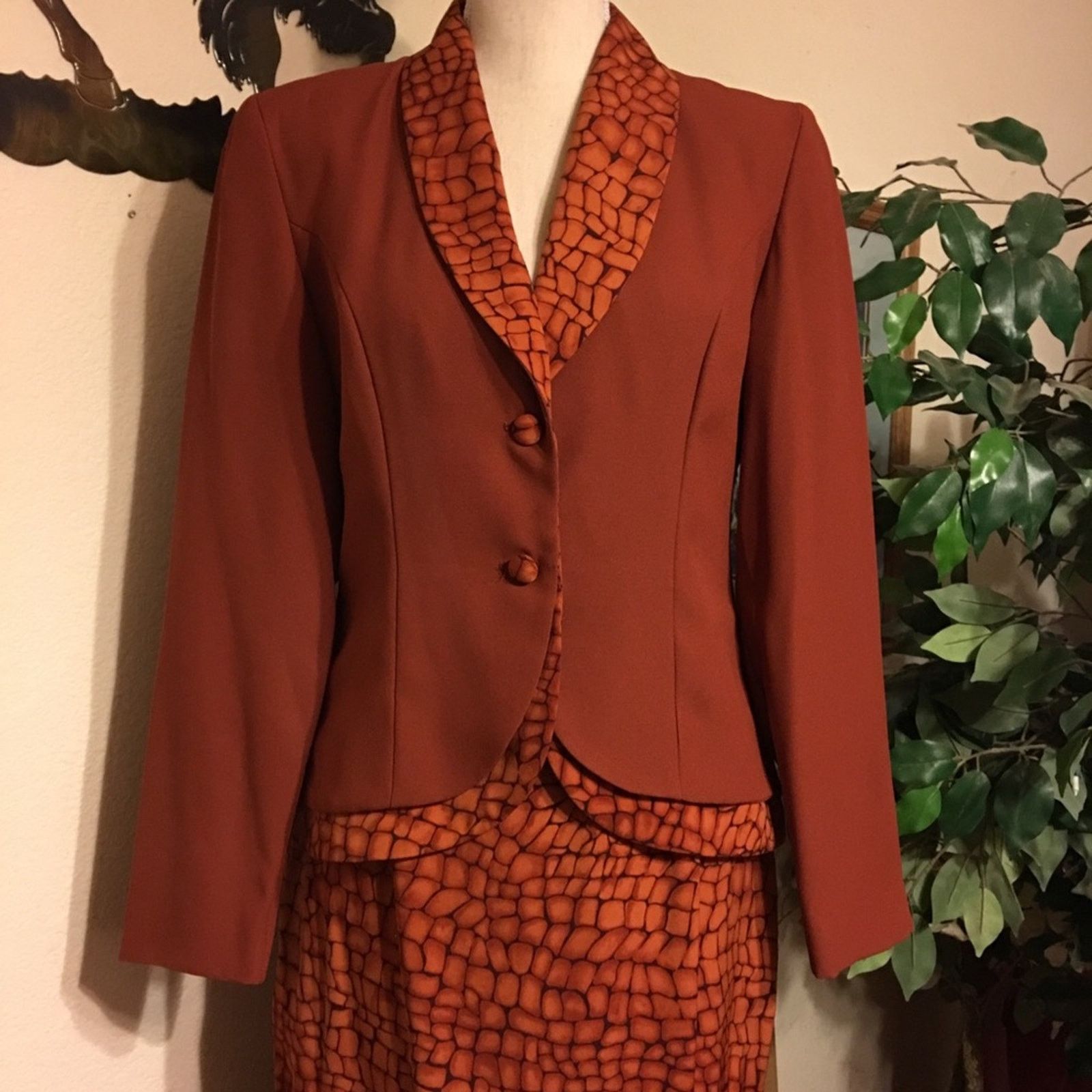 Vintage Lew Magram cognac/orange crocodile skirt suit 6 Size M / US 6-8 / IT 42-44 - 1 Thumbnail