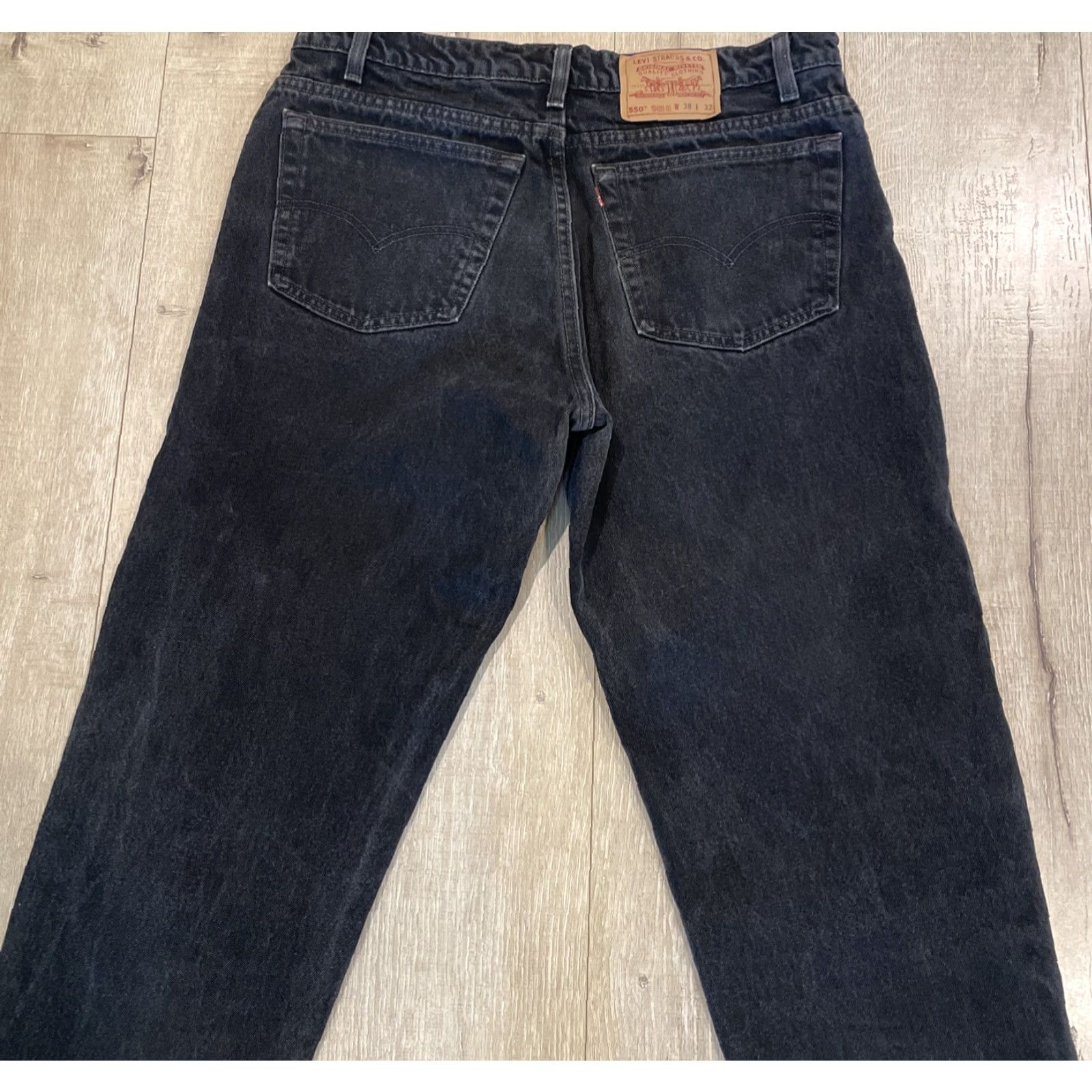 Levi's VINTAGE Levi's 550 Jeans - Relaxed Tapered Dark Black - 38x31 (W37L) - 90s USA Distressed Denim - Mens/Unisex Adults Size 26" / US 2 / IT 38 - 6 Thumbnail