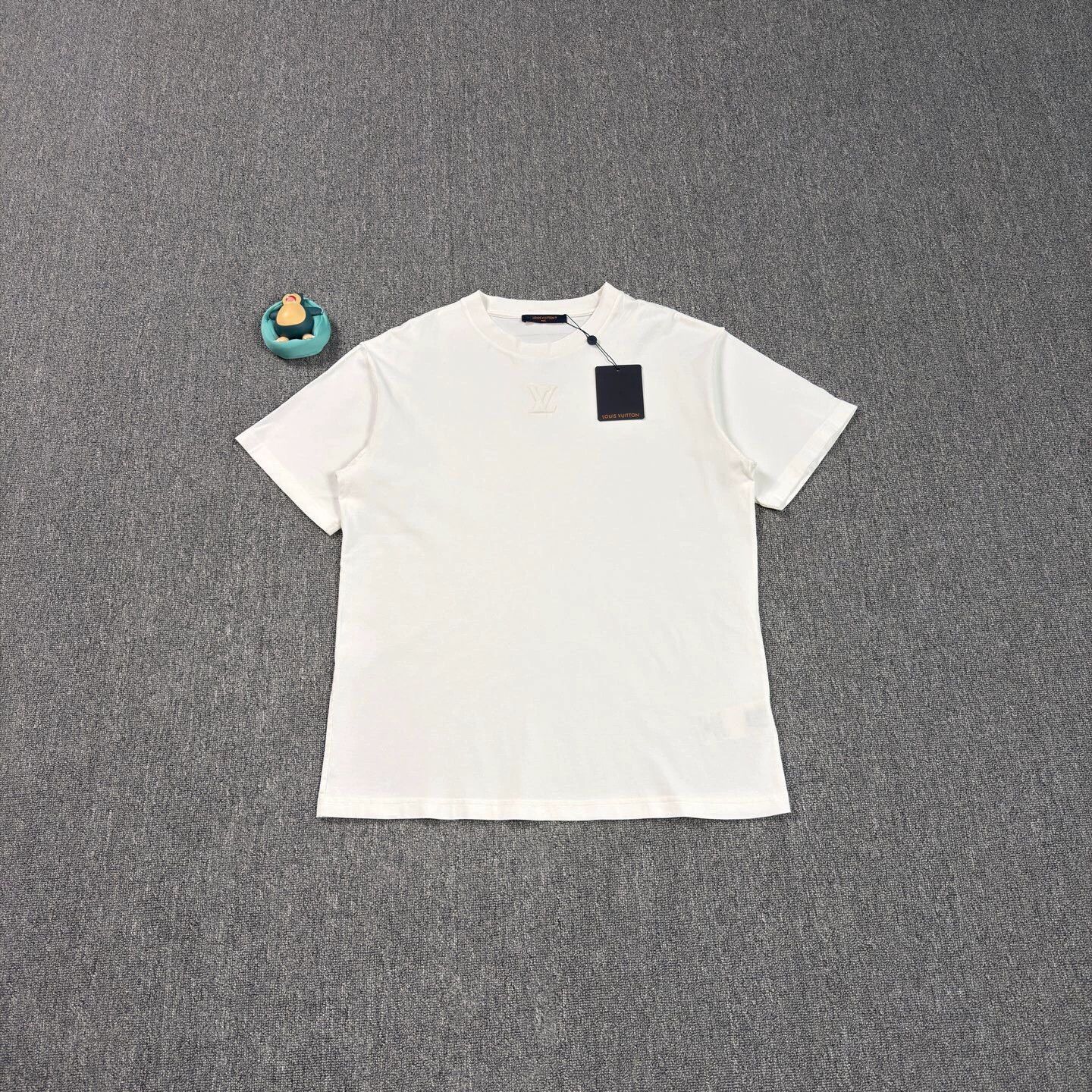 Louis Vuitton embossed monogram white SS L near new