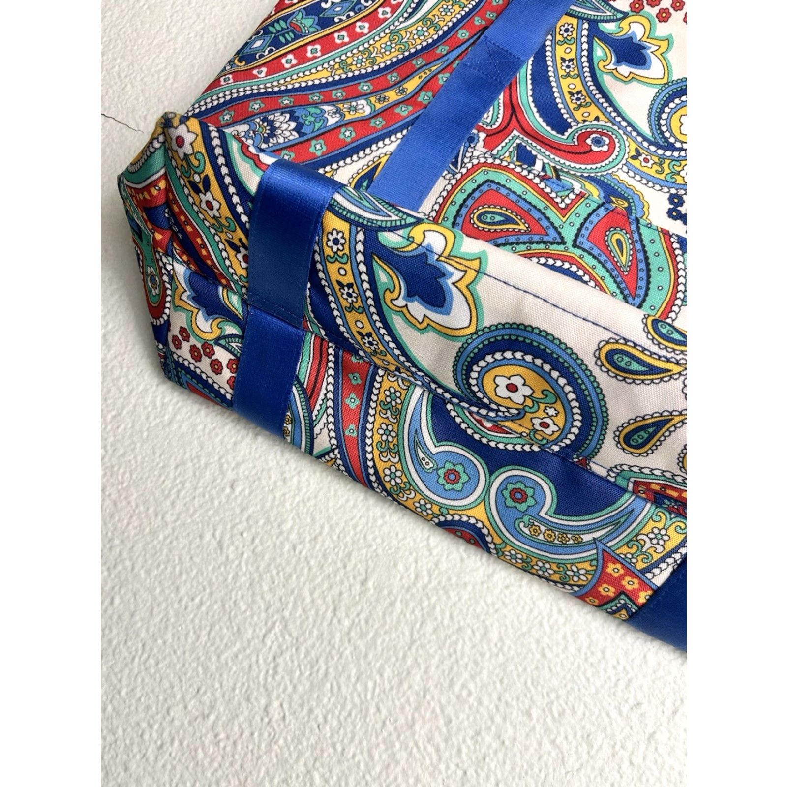 Vera Bradley Vera Bradley Color Tote Bag Marina Paisley Pattern Insulated 14.5x14x6 Multicolor Tote Unisex Adults Polyester Womens/Mens Size ONE SIZE - 6 Thumbnail