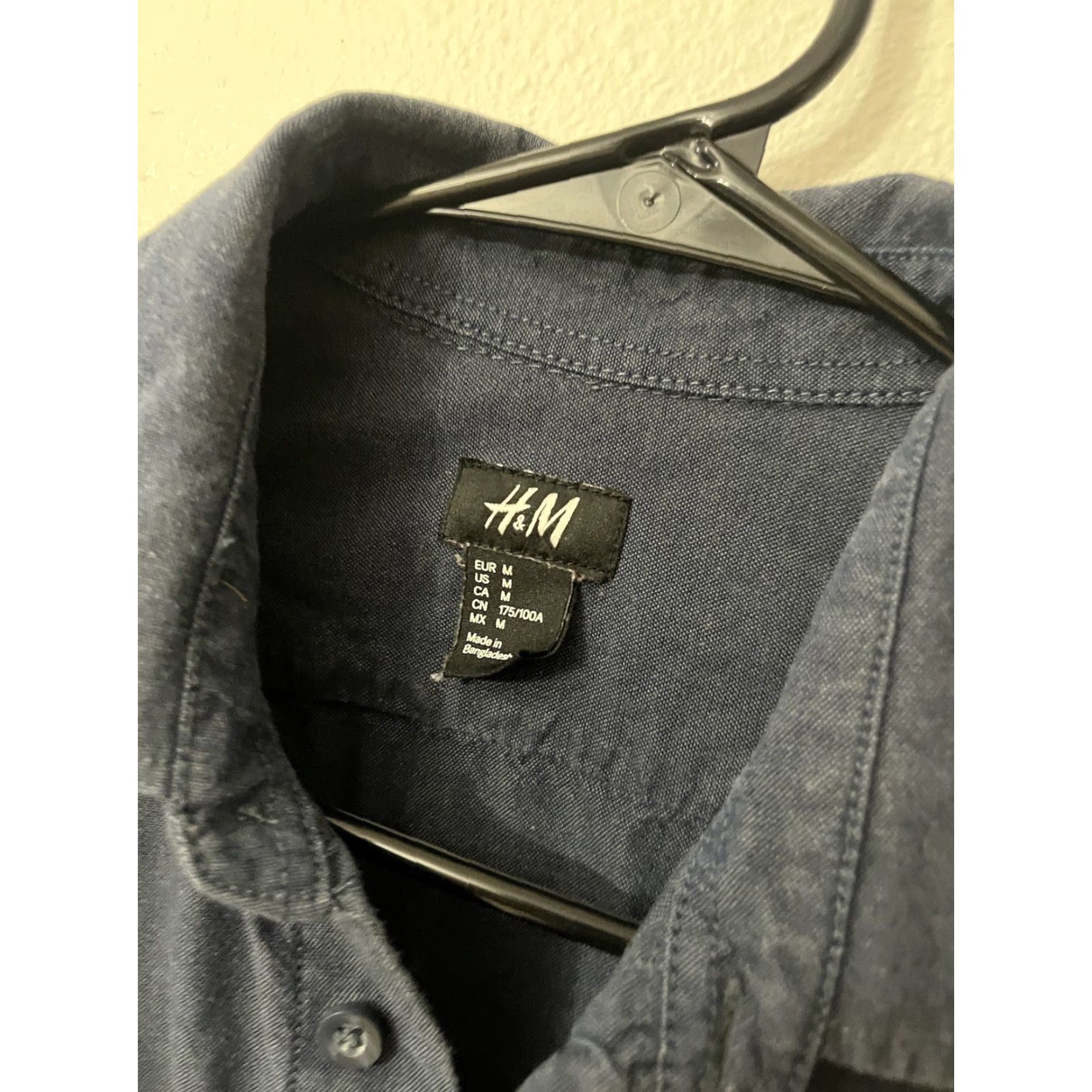 H&M VINTAGE? No — H&M Button-Down Dress Shirt Men’s Size M Blue Long Sleeve Business Casual Shirt Mens Medium Blue 100% Cotton Button-Up Preppy Pockets Size US M / EU 48-50 / 2 - 3 Thumbnail