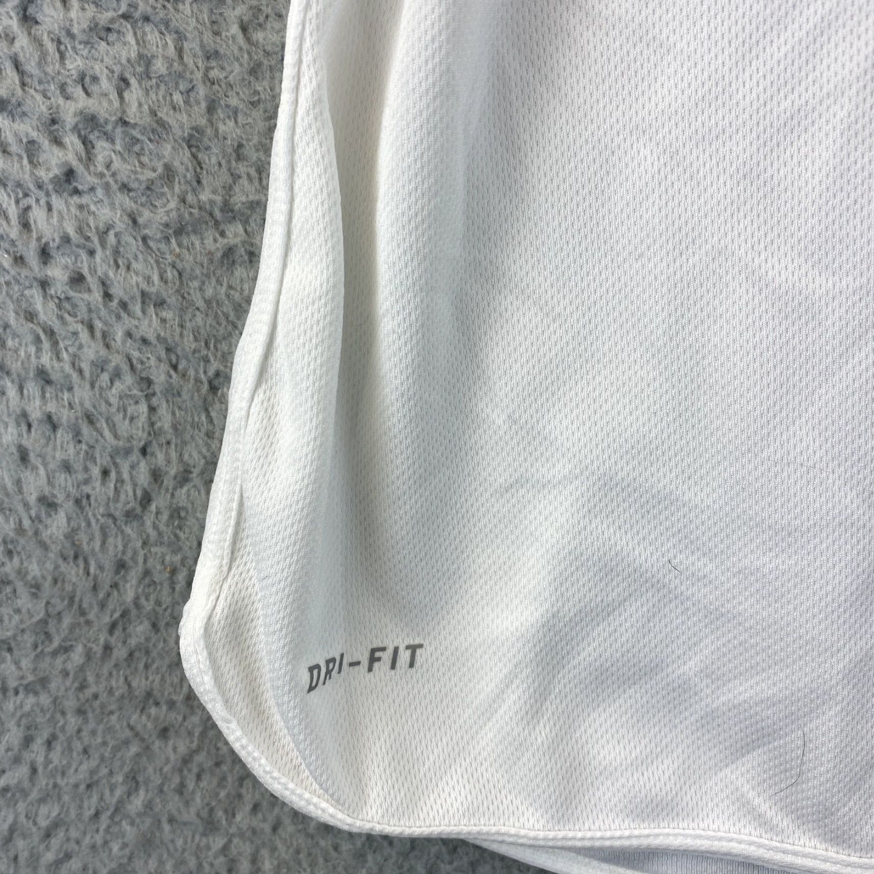 Nike Nike Shirt Women L White Pink Swoosh Tank Top DriFit Sleeveless Ladies/87-5 Size L / US 10 / IT 46 - 3 Thumbnail