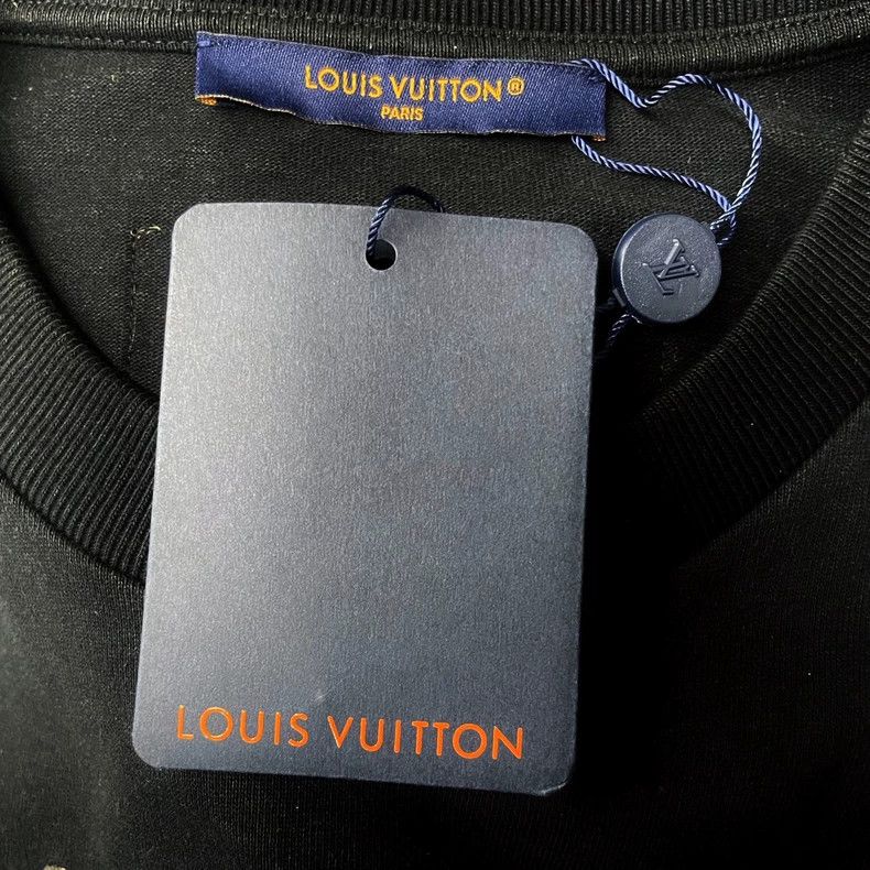 Louis Vuitton Louis Vuitton Monogrammed beaded embroidered crew neck shor Size US L / EU 52-54 / 3 - 3 Thumbnail