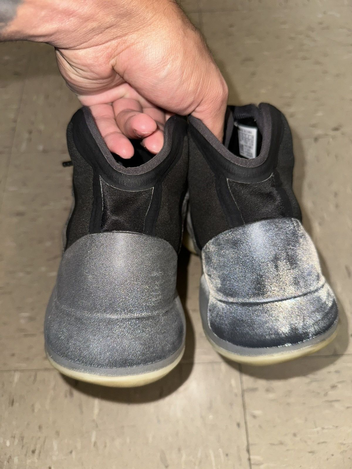 Adidas Yeezy Quantum Size US 9 / EU 42 - 2 Thumbnail