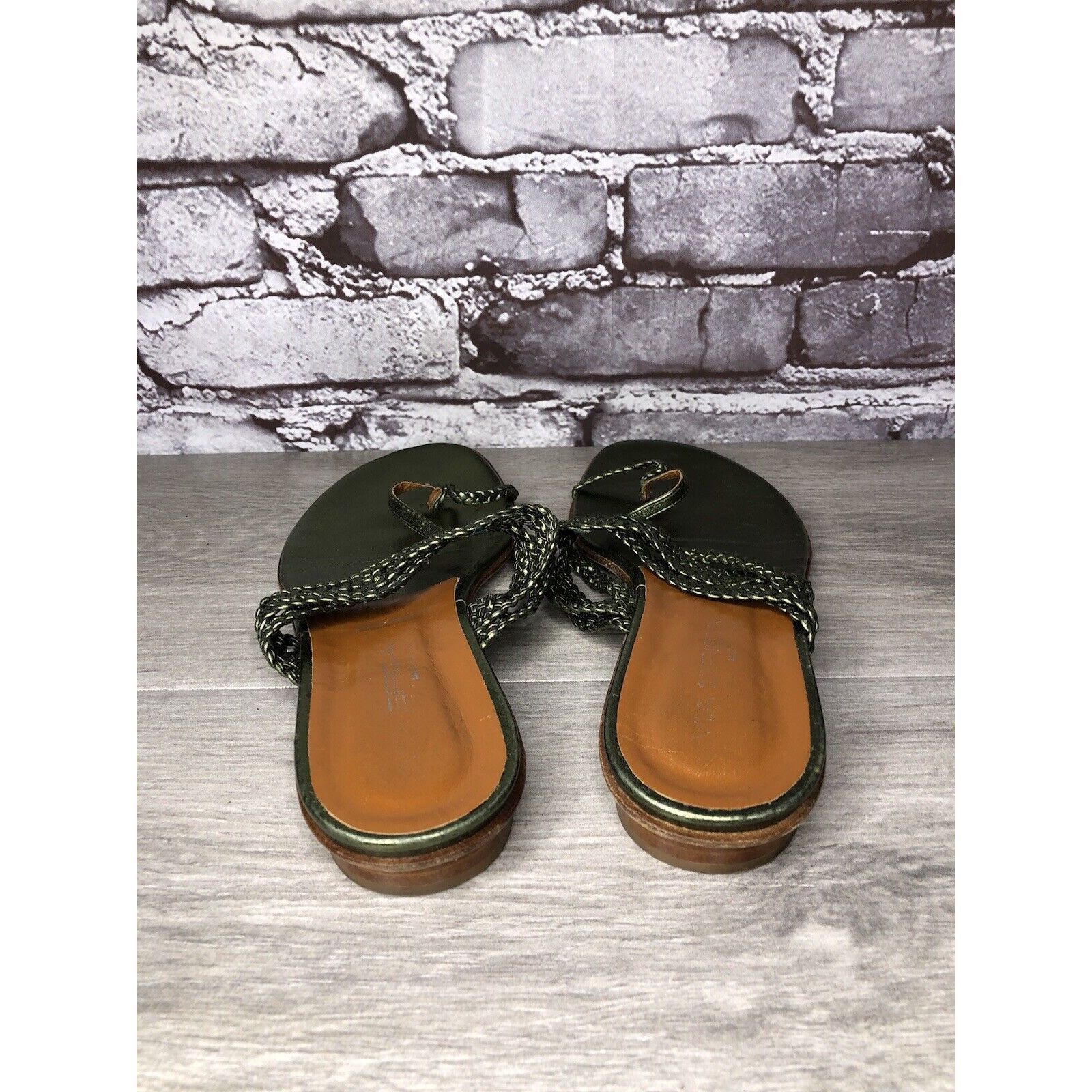 Other Via Spiga Metallic Green Leather Braided Flats Sandals Women Size US 8.5 / IT 38.5 - 4 Thumbnail