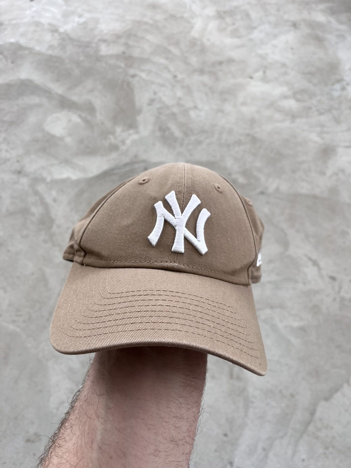 New Era Vintage New Era Beige Cap Embroidered Logo Y2K Avantgarde Size ONE SIZE - 1 Thumbnail