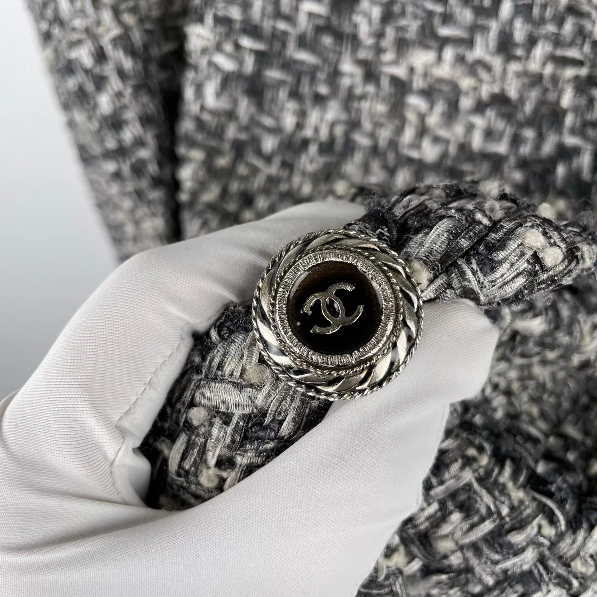 Chanel Chanel Tweed Jacket Size 42 Size M / US 6-8 / IT 42-44 - 3 Thumbnail