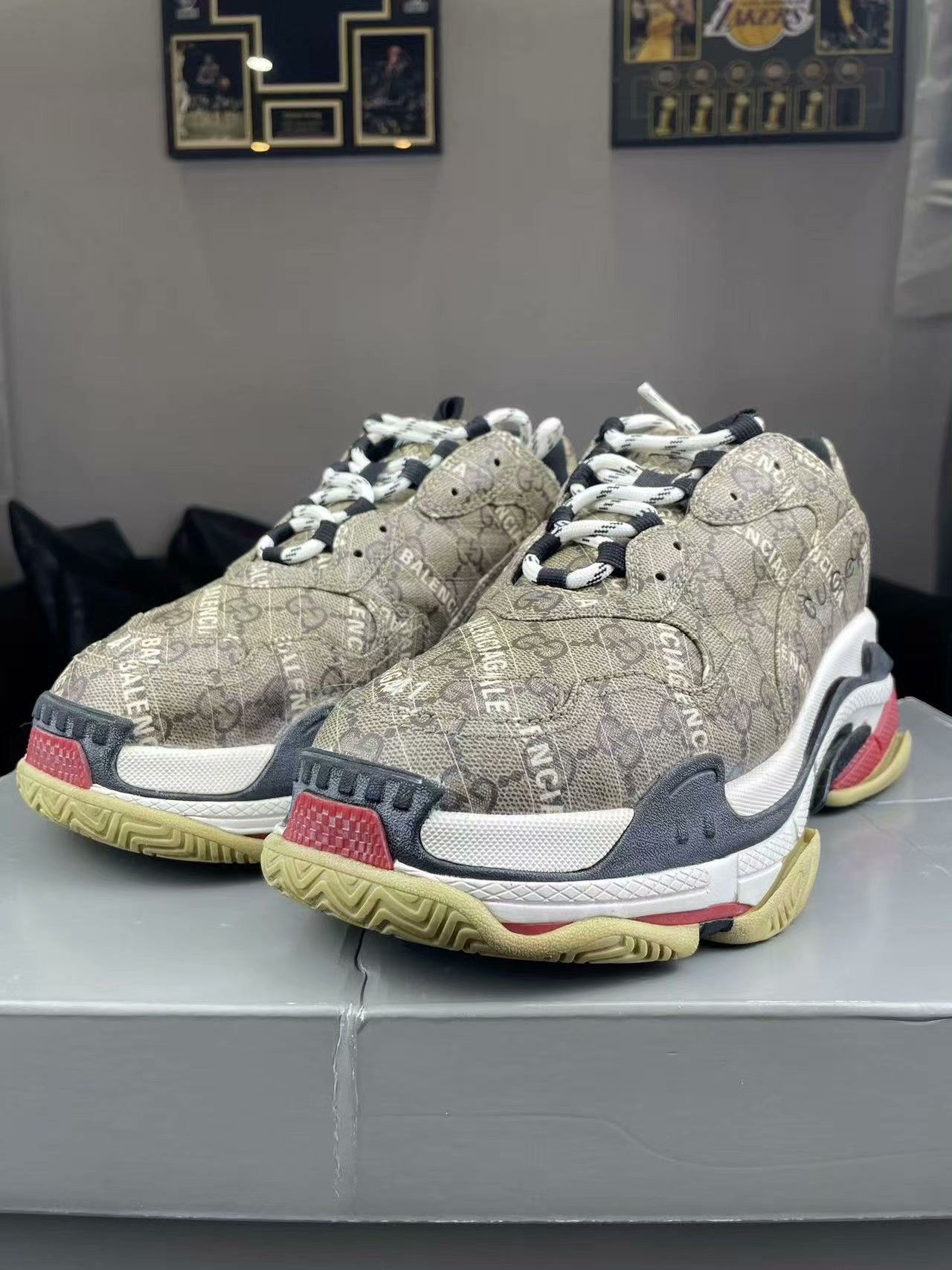 Balenciaga Balenciaga Lowtop Sneakers S Men Size US 10 / EU 43 - 1 Thumbnail