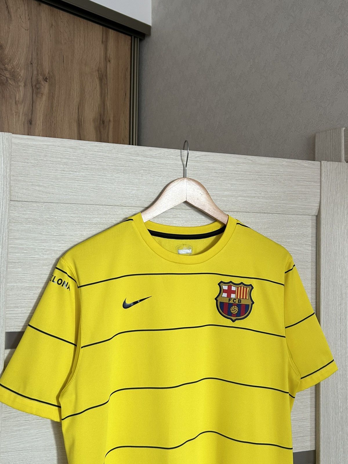 Nike Nike Barcelona original away kit for the 2008/2009 season Size US M / EU 48-50 / 2 - 2 Thumbnail
